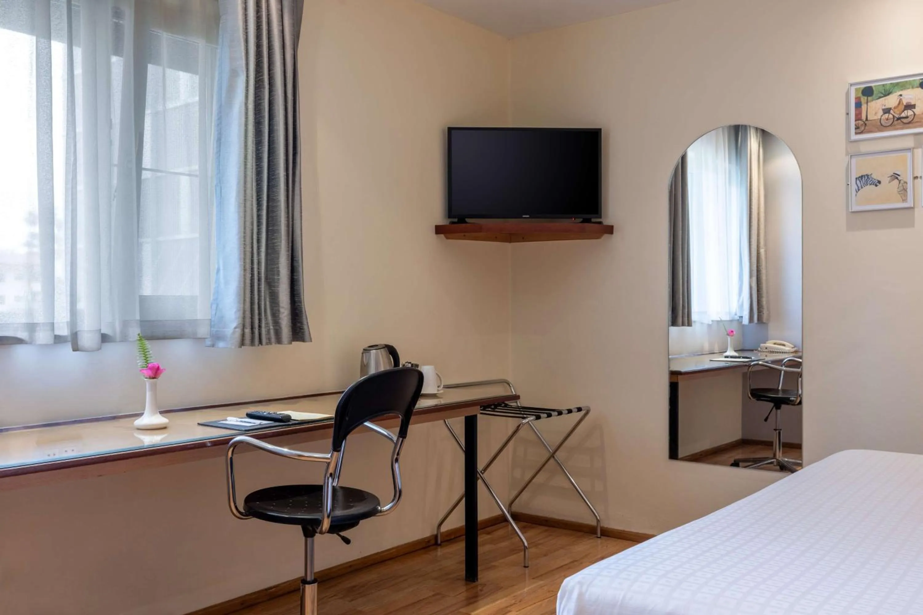 Bedroom, Bed in Best Western Nairobi Upper Hill