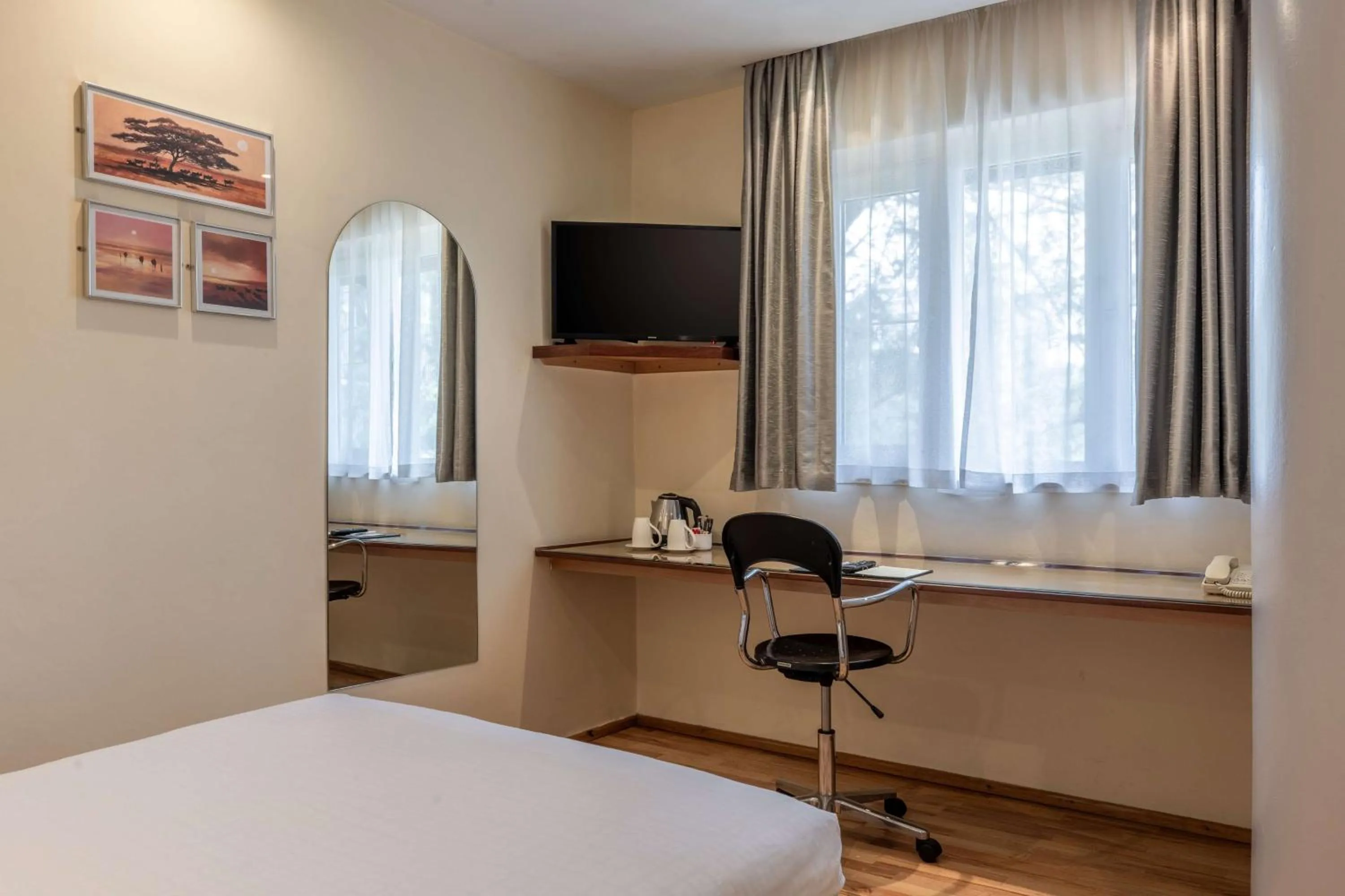 Bedroom, Bed in Best Western Nairobi Upper Hill