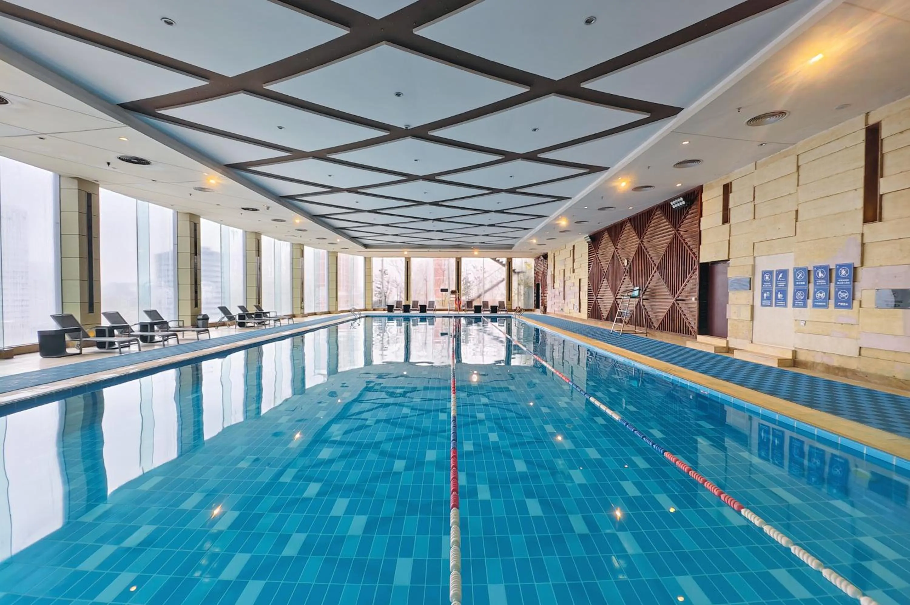 Swimming pool in Renaissance Shanghai Zhongshan Park Hotel