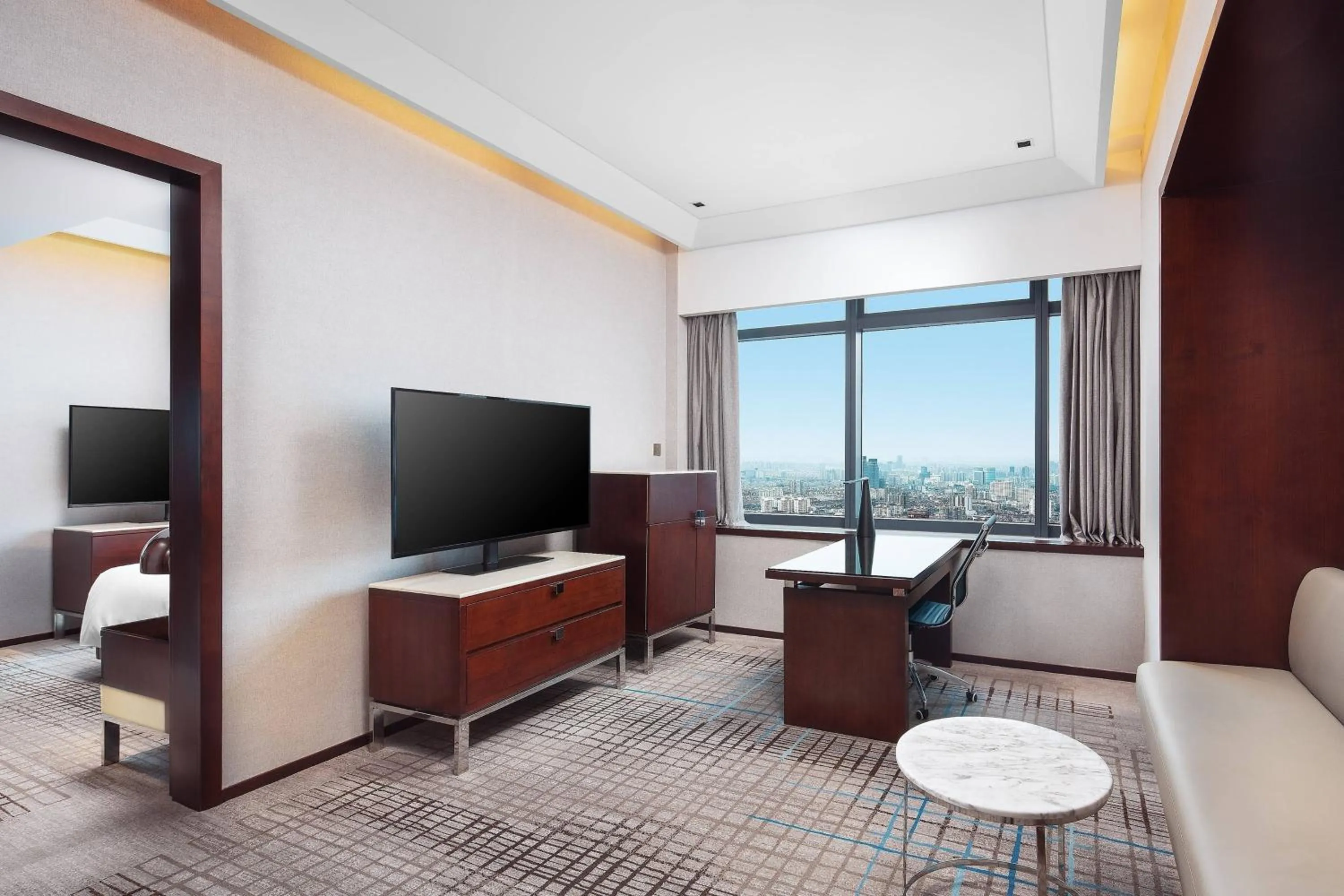 Living room in Renaissance Shanghai Zhongshan Park Hotel