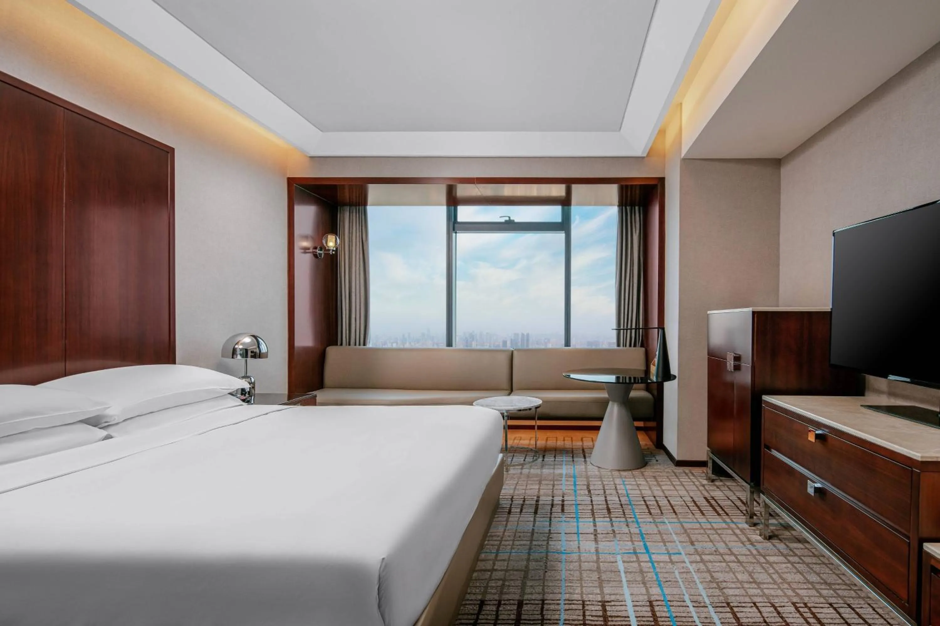 Photo of the whole room, Bed in Renaissance Shanghai Zhongshan Park Hotel