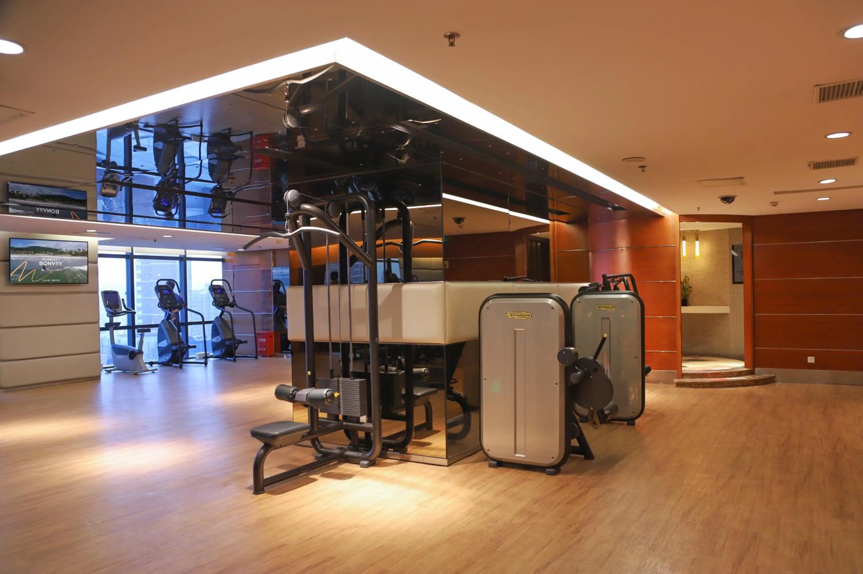 Fitness centre/facilities in Renaissance Shanghai Zhongshan Park Hotel