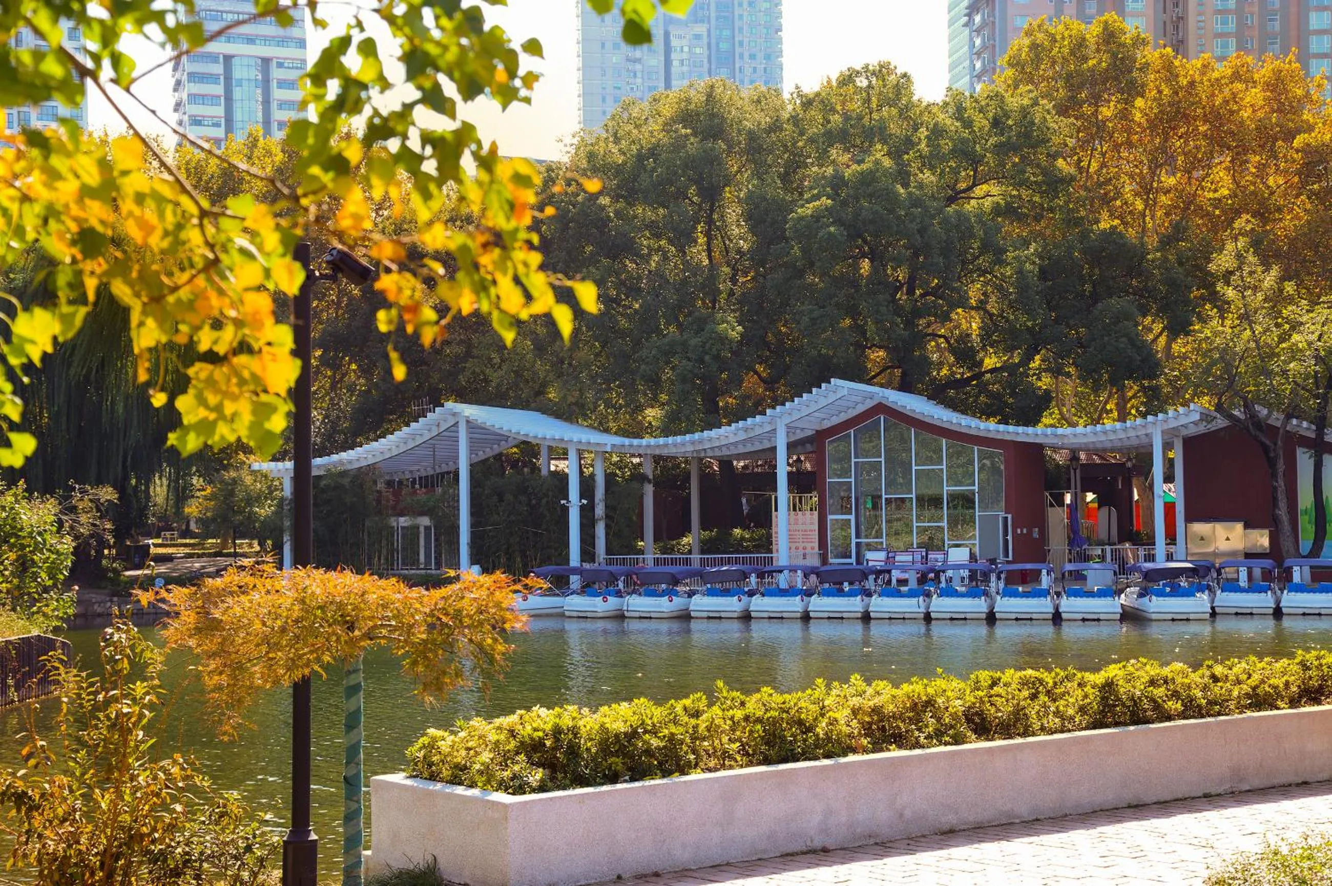 Entertainment in Renaissance Shanghai Zhongshan Park Hotel