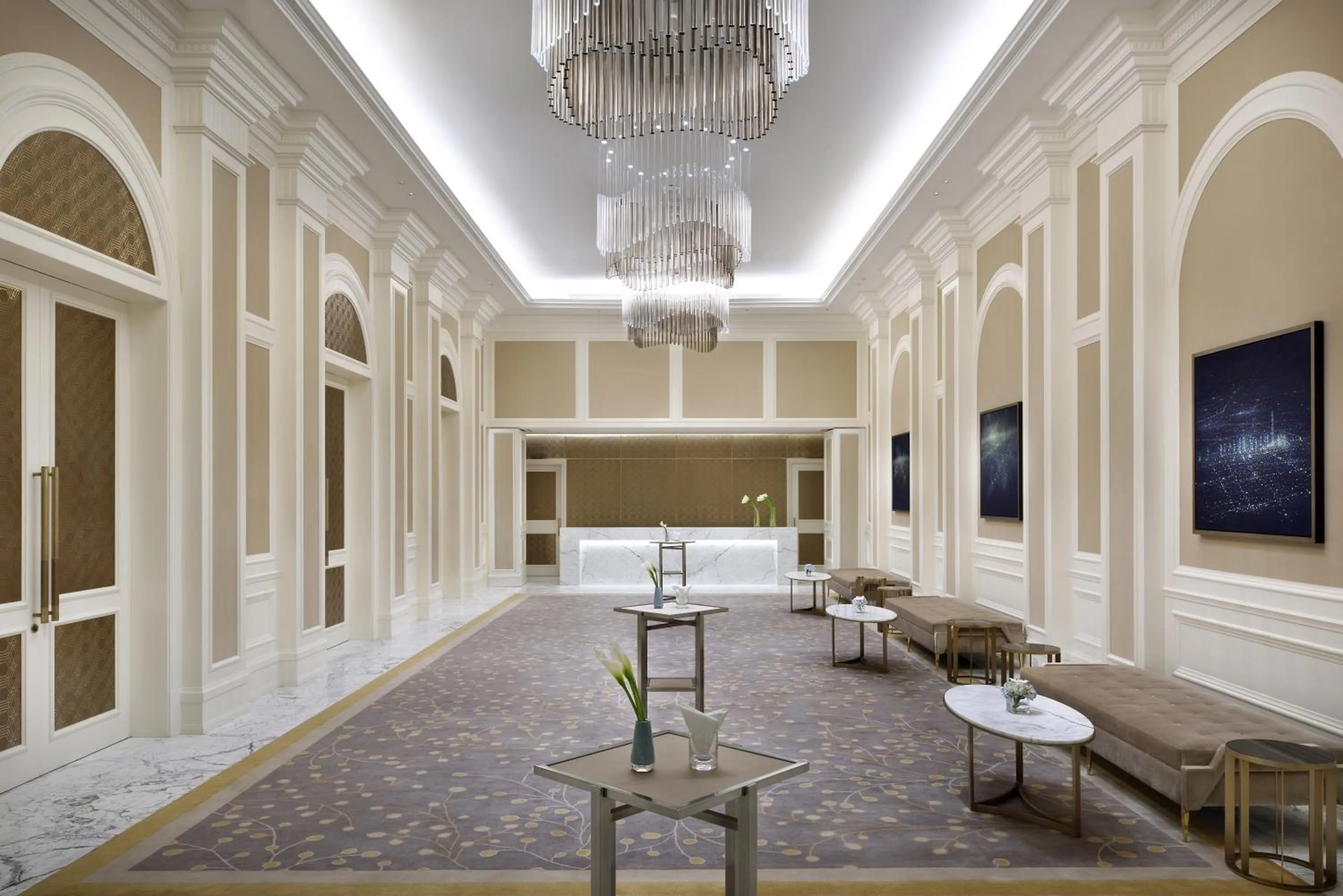 Lounge or bar in Kempinski The Boulevard Dubai