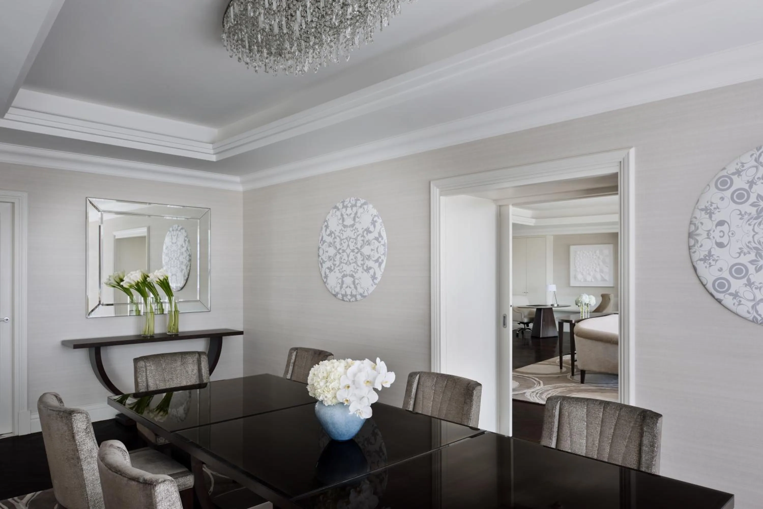 Dining area in Kempinski The Boulevard Dubai