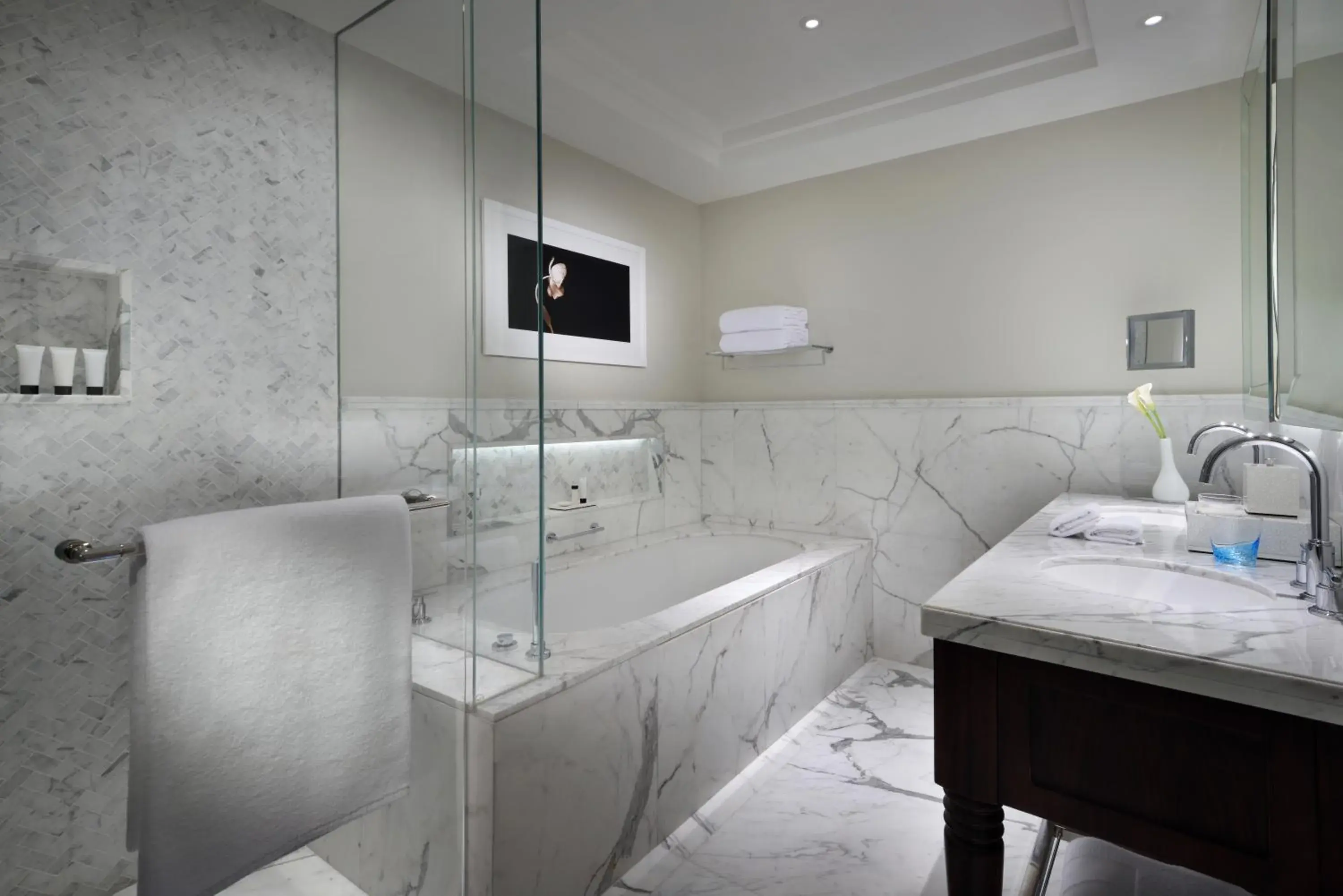 Grand Club Burj View Room Twin in Kempinski The Boulevard Dubai Grand Club Burj View Room Twin in Kempinski The Boulevard Dubai