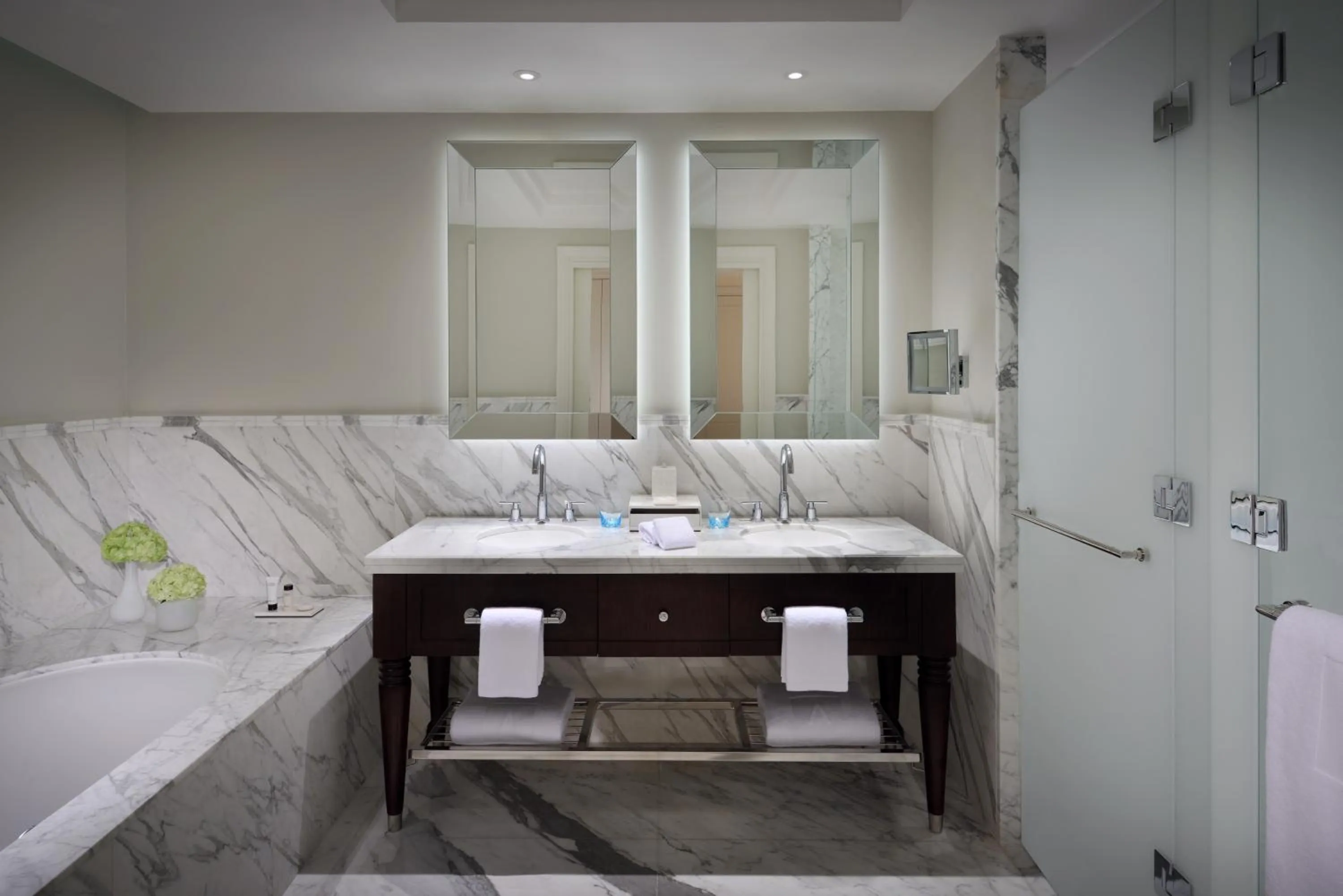 Bathroom in Kempinski The Boulevard Dubai