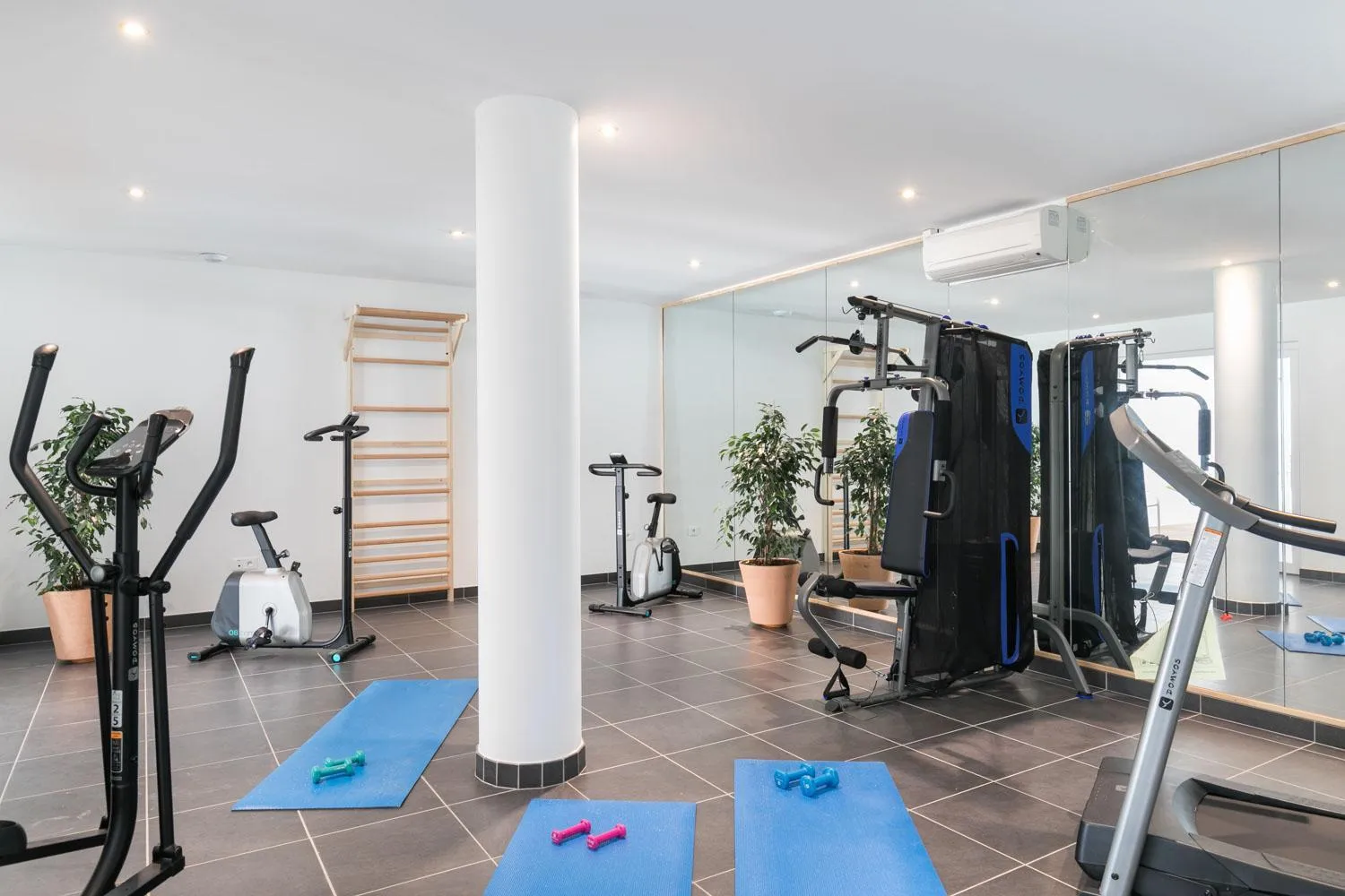 Fitness centre/facilities in Médicis Home Puteaux