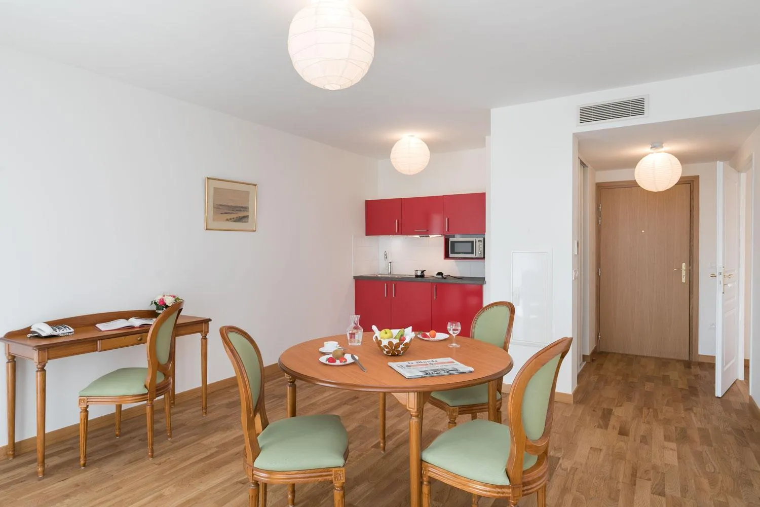 Dining area in Médicis Home Puteaux