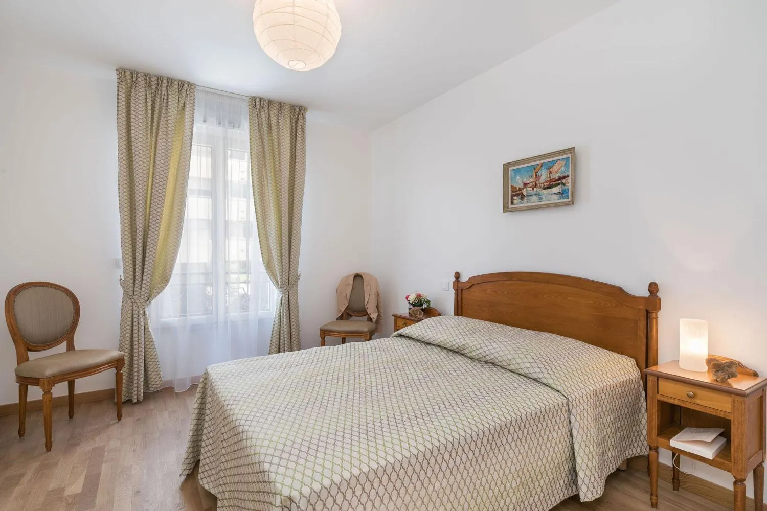 Photo of the whole room, Bed in Médicis Home Puteaux