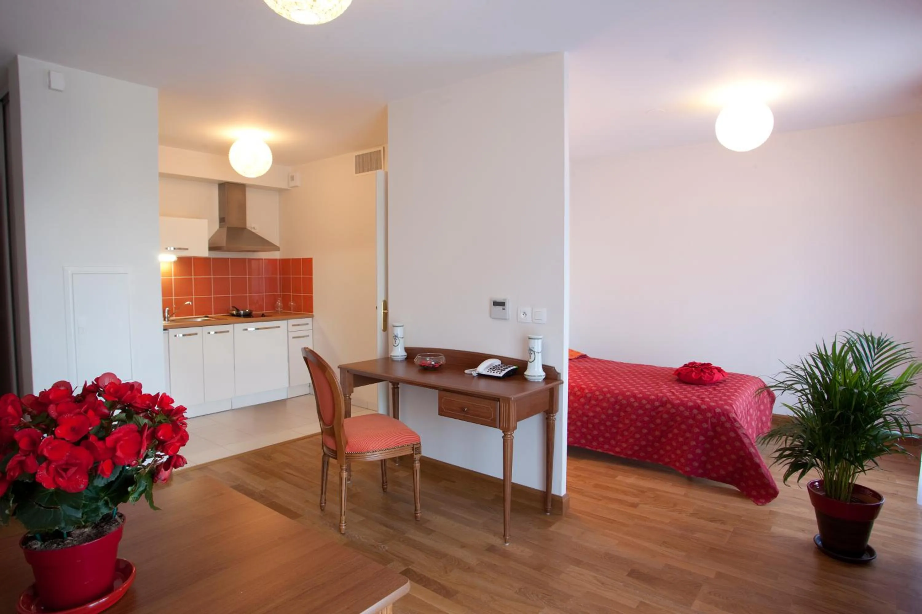 Photo of the whole room in Médicis Home Puteaux