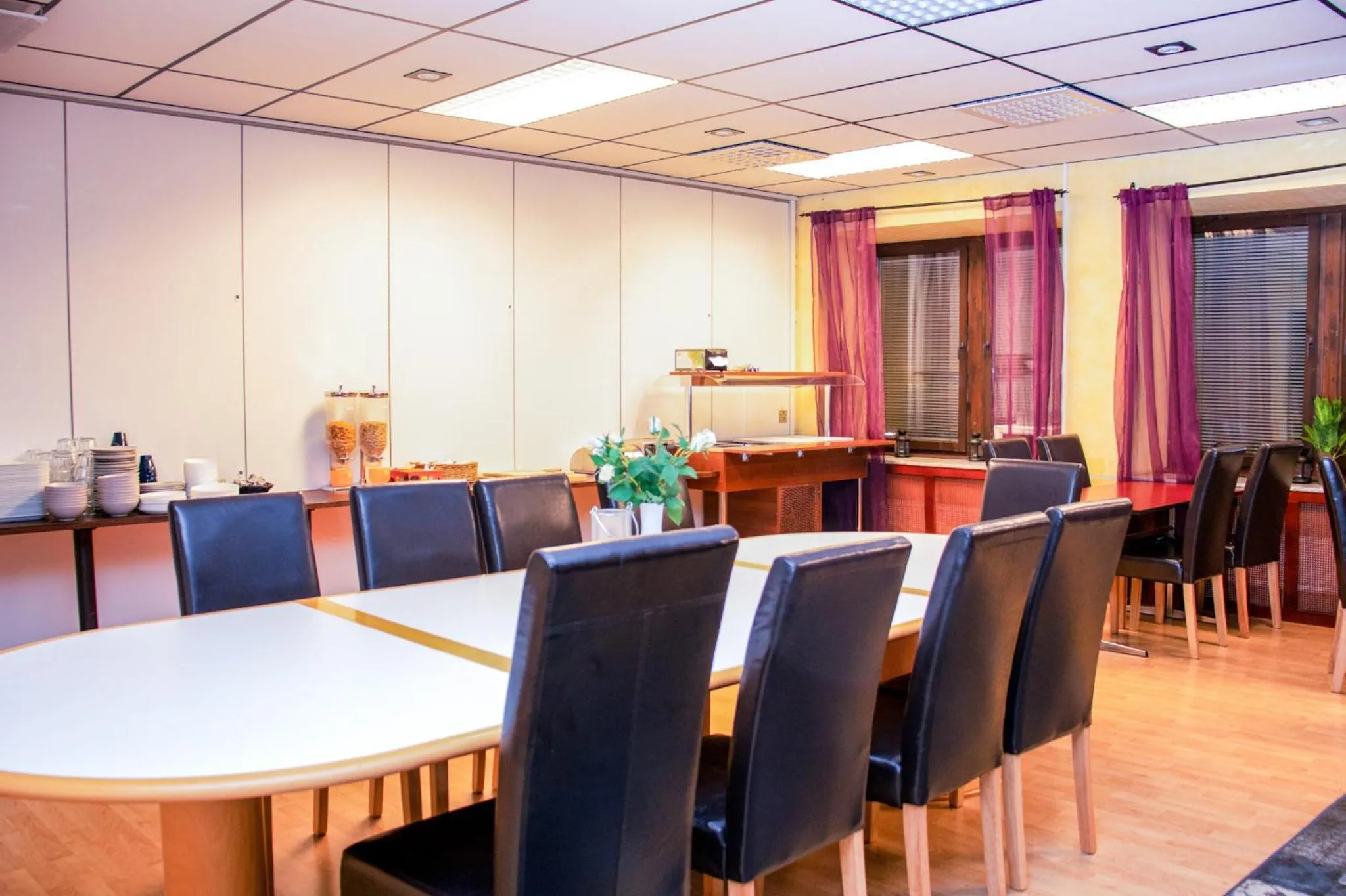 Breakfast in Euroway Hotel