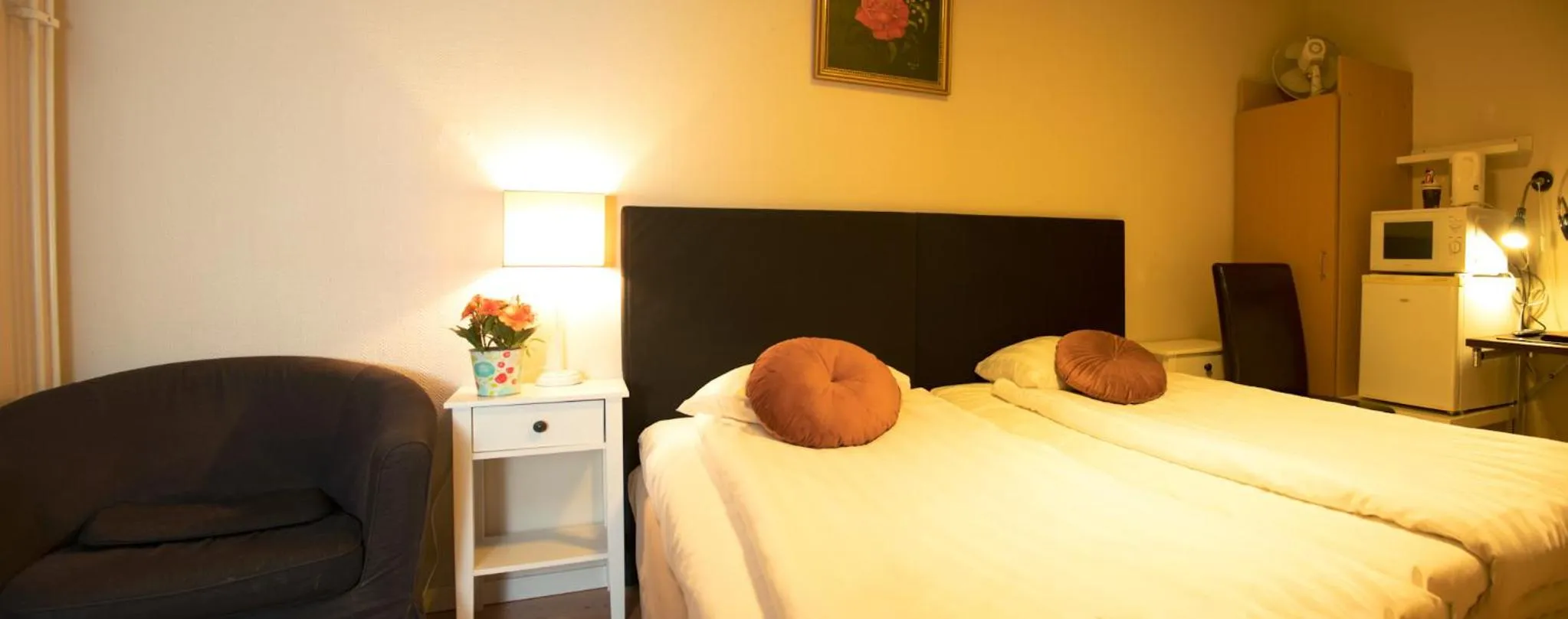 Bed in Euroway Hotel