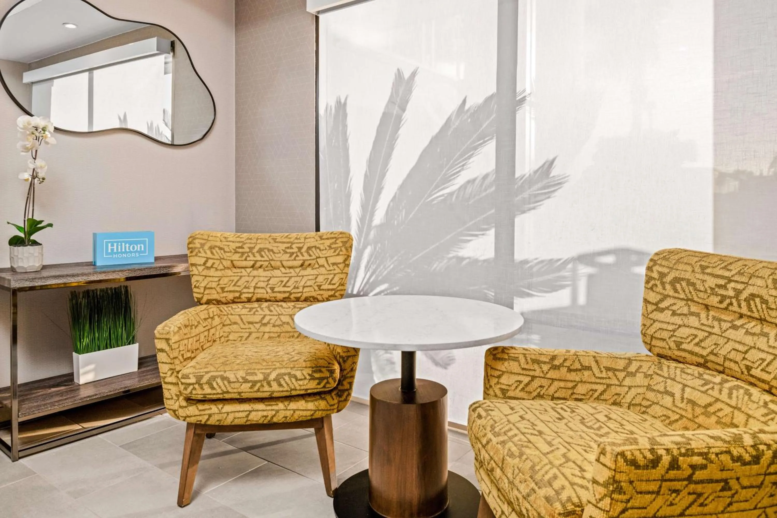 Lobby or reception in Hampton Inn by Hilton Costa Mesa Newport Beach