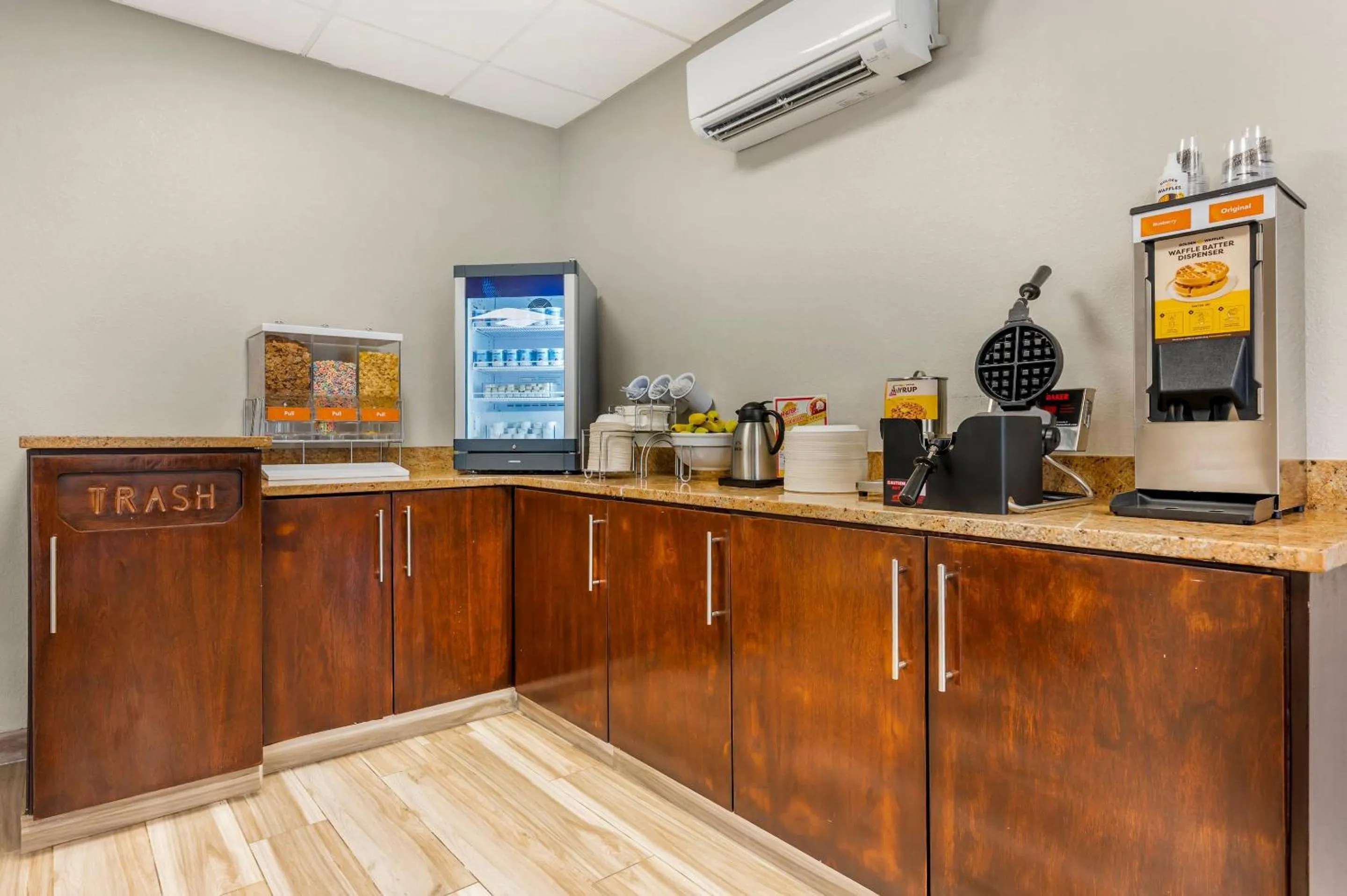 Breakfast in Comfort Inn & Suites