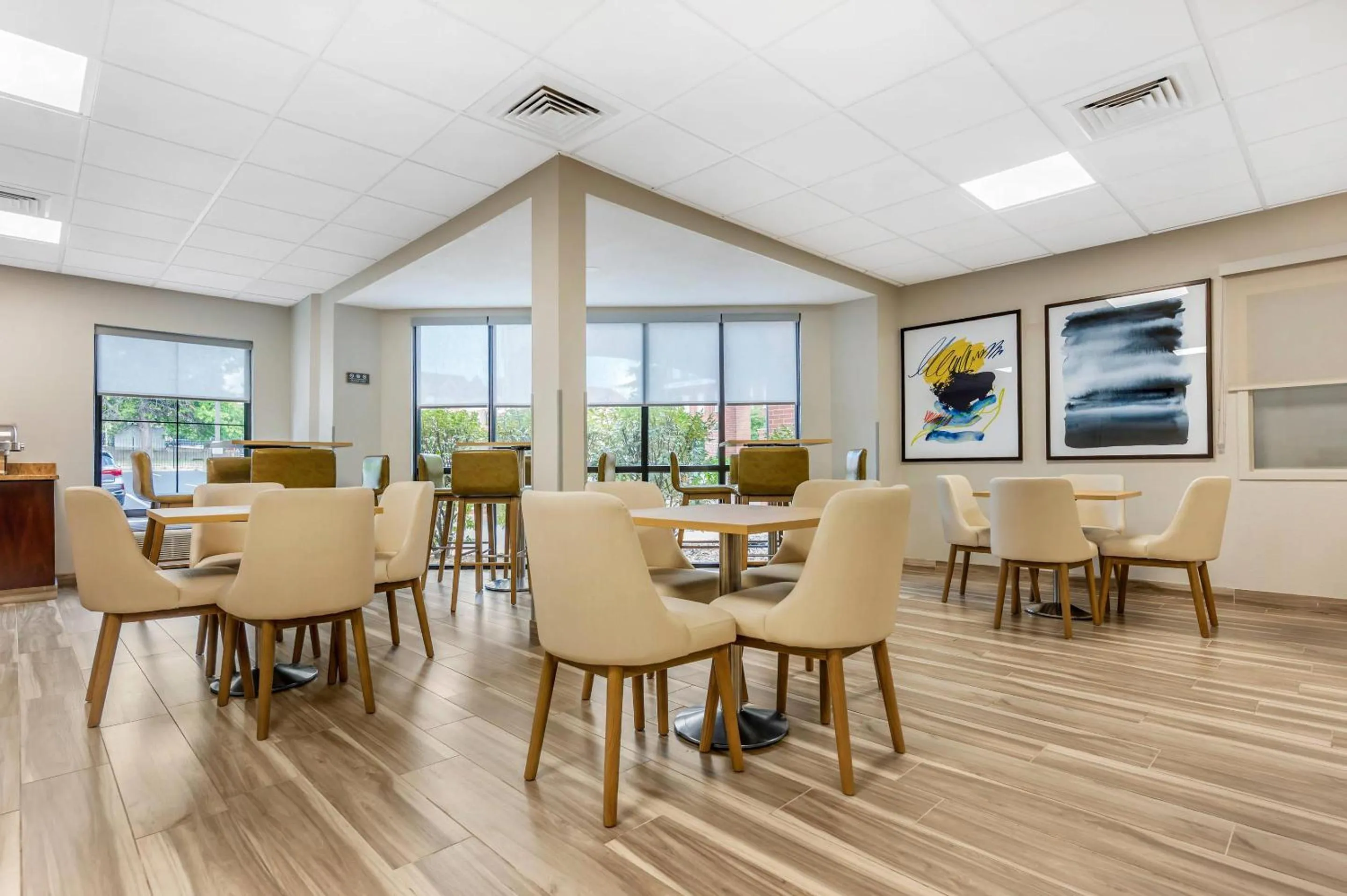 Breakfast in Comfort Inn & Suites