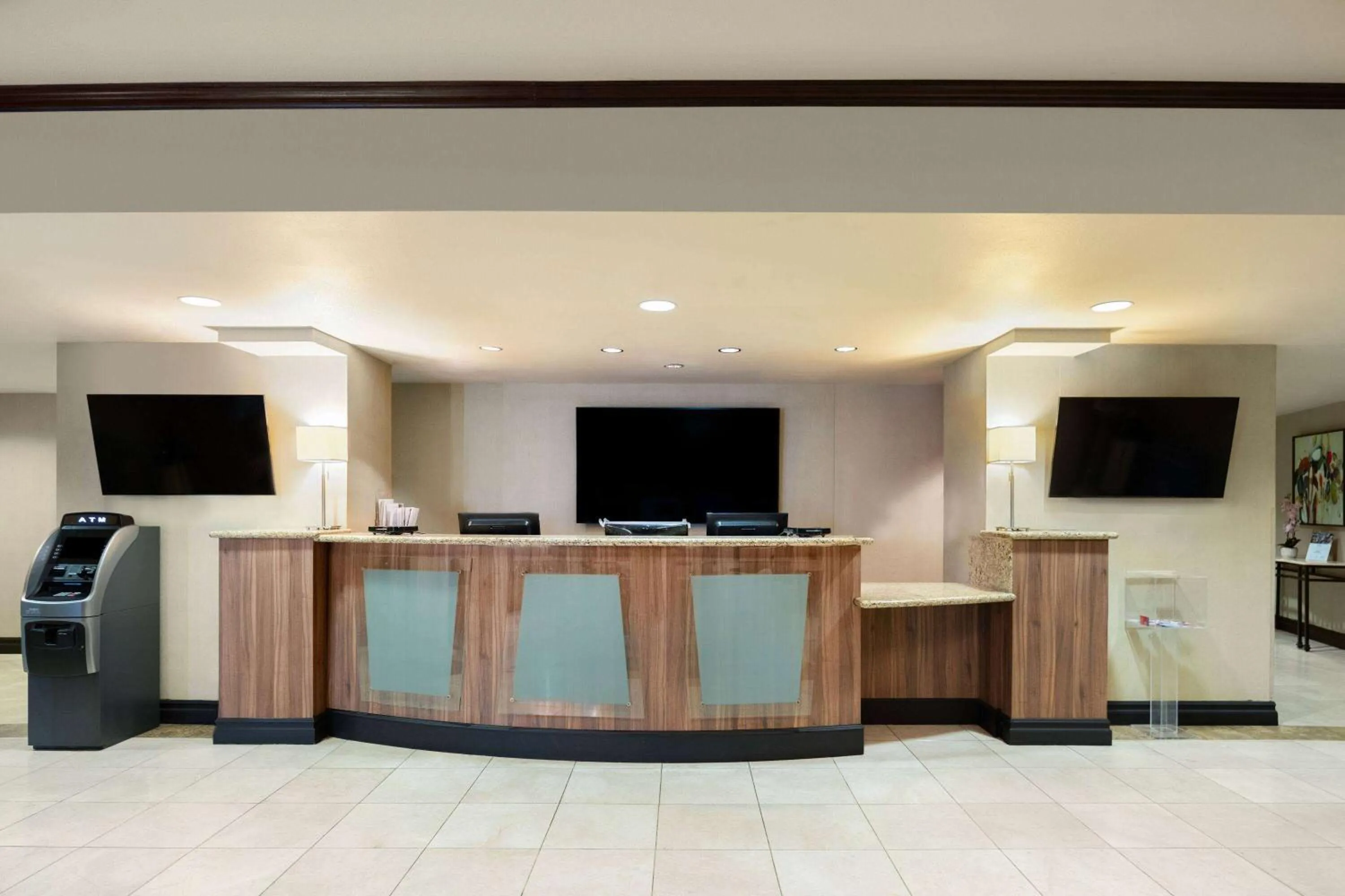 Lobby or reception in Hotel Marguerite South Anaheim - Garden Grove, Trademark Collection by Wyndham