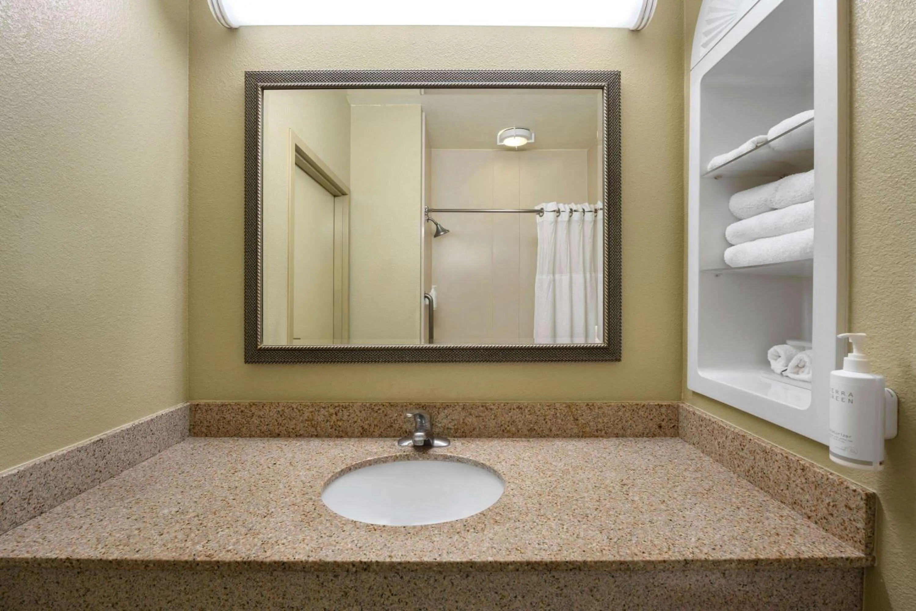 Photo of the whole room in Hotel Marguerite South Anaheim - Garden Grove, Trademark Collection by Wyndham