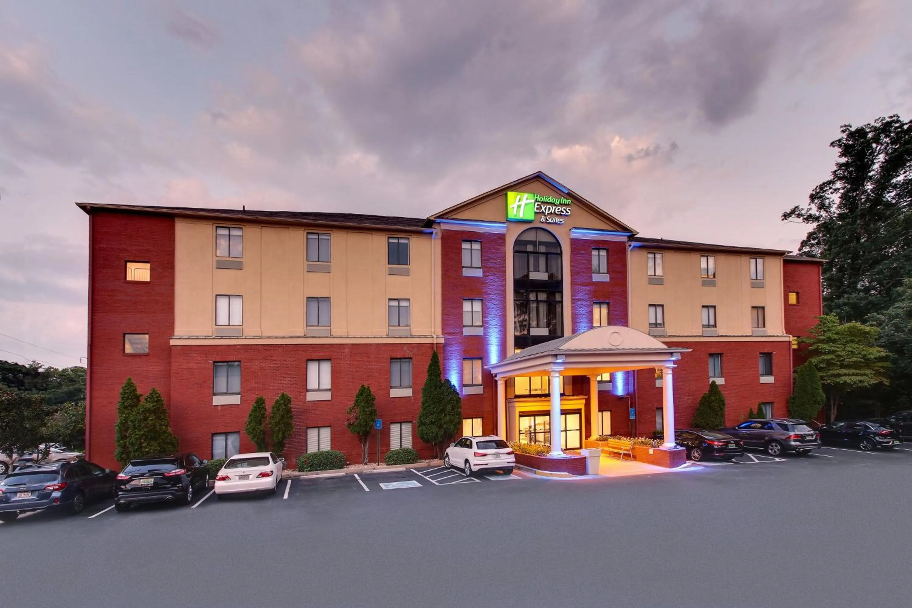 Property building in Holiday Inn Express Hotel & Suites - Atlanta/Emory University Area by IHG