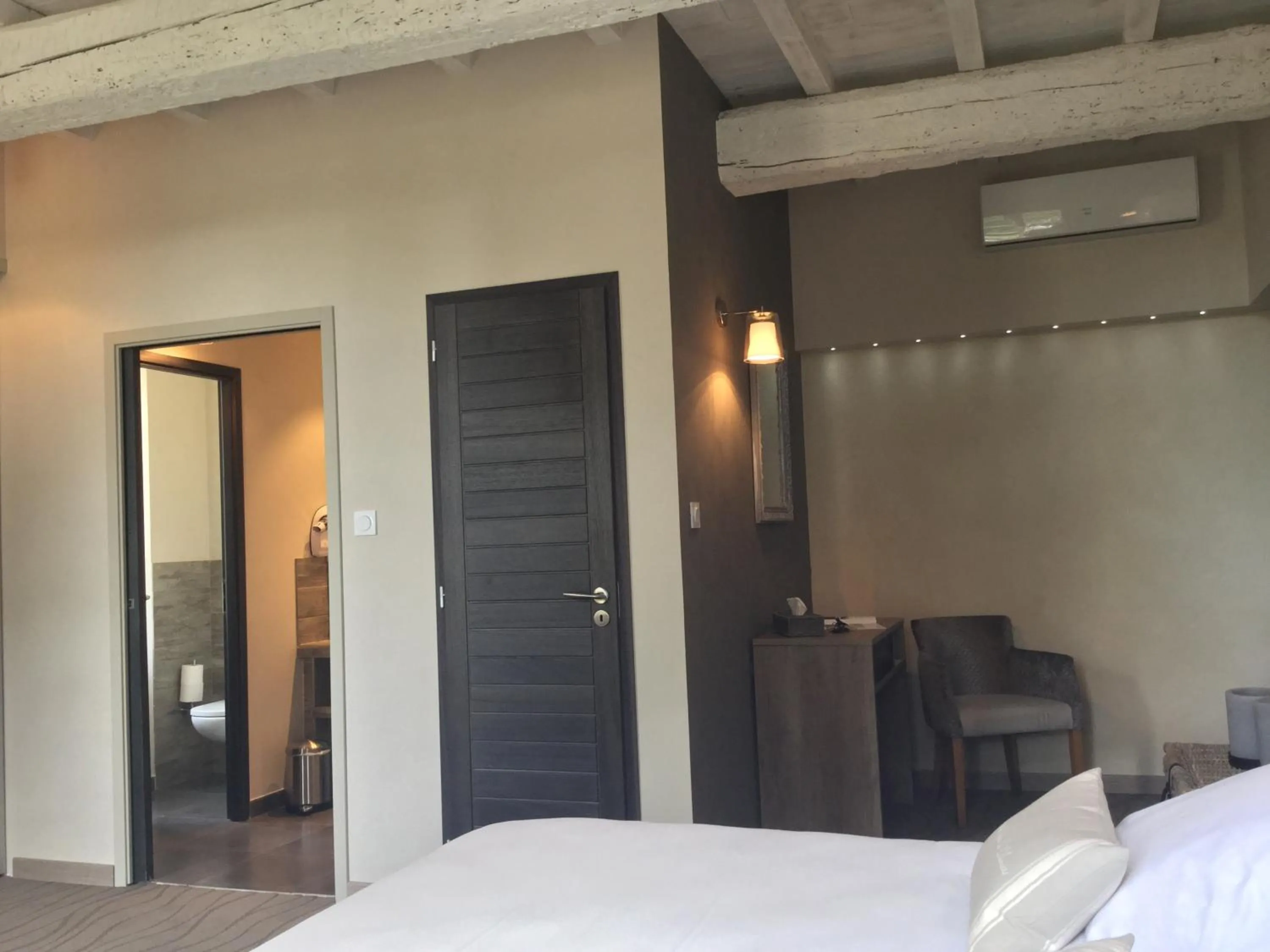 Bed in Boutique Hôtel La Villa MONTESQUIEU