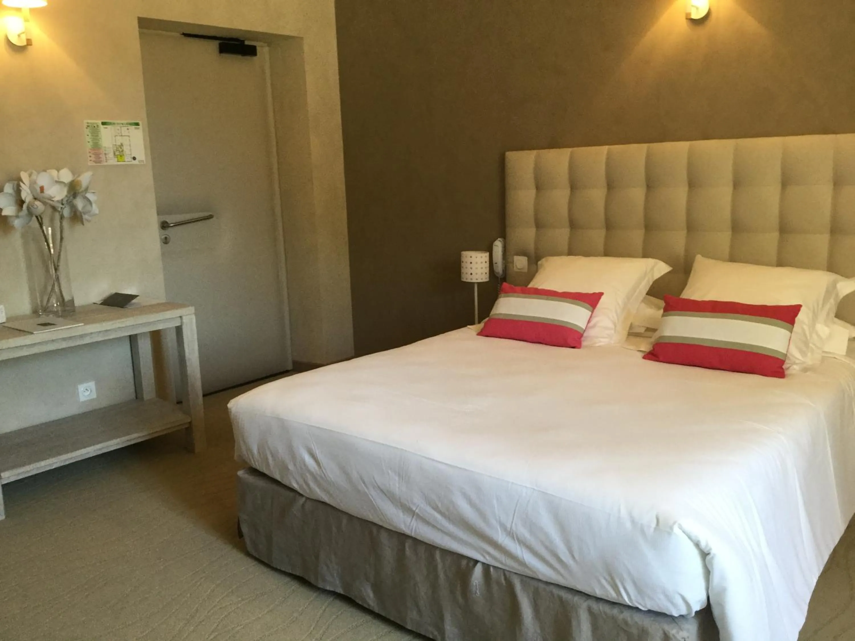 Bedroom, Bed in Boutique Hôtel La Villa MONTESQUIEU