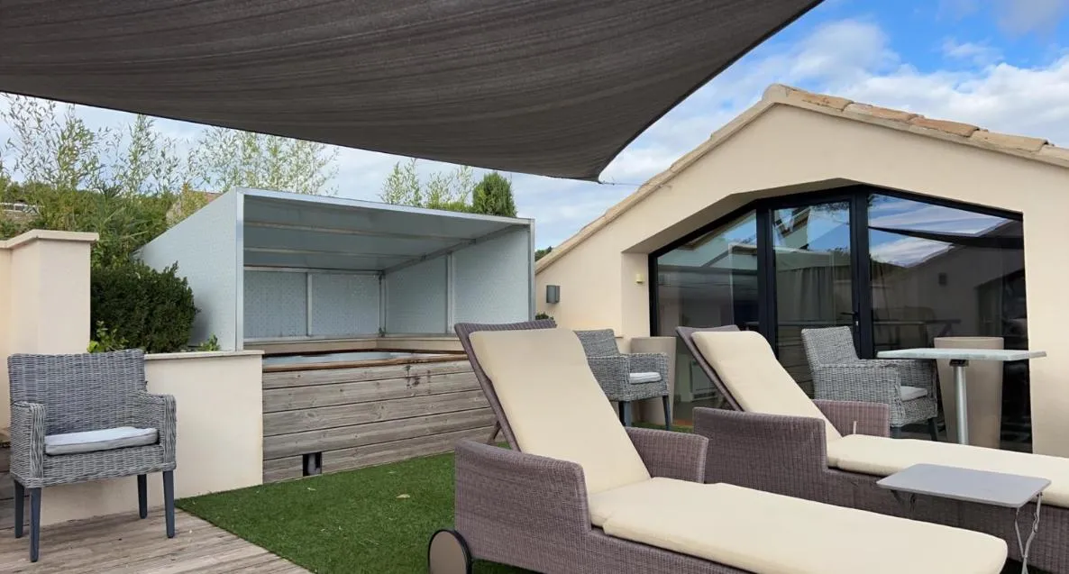 Patio in Boutique Hôtel La Villa MONTESQUIEU