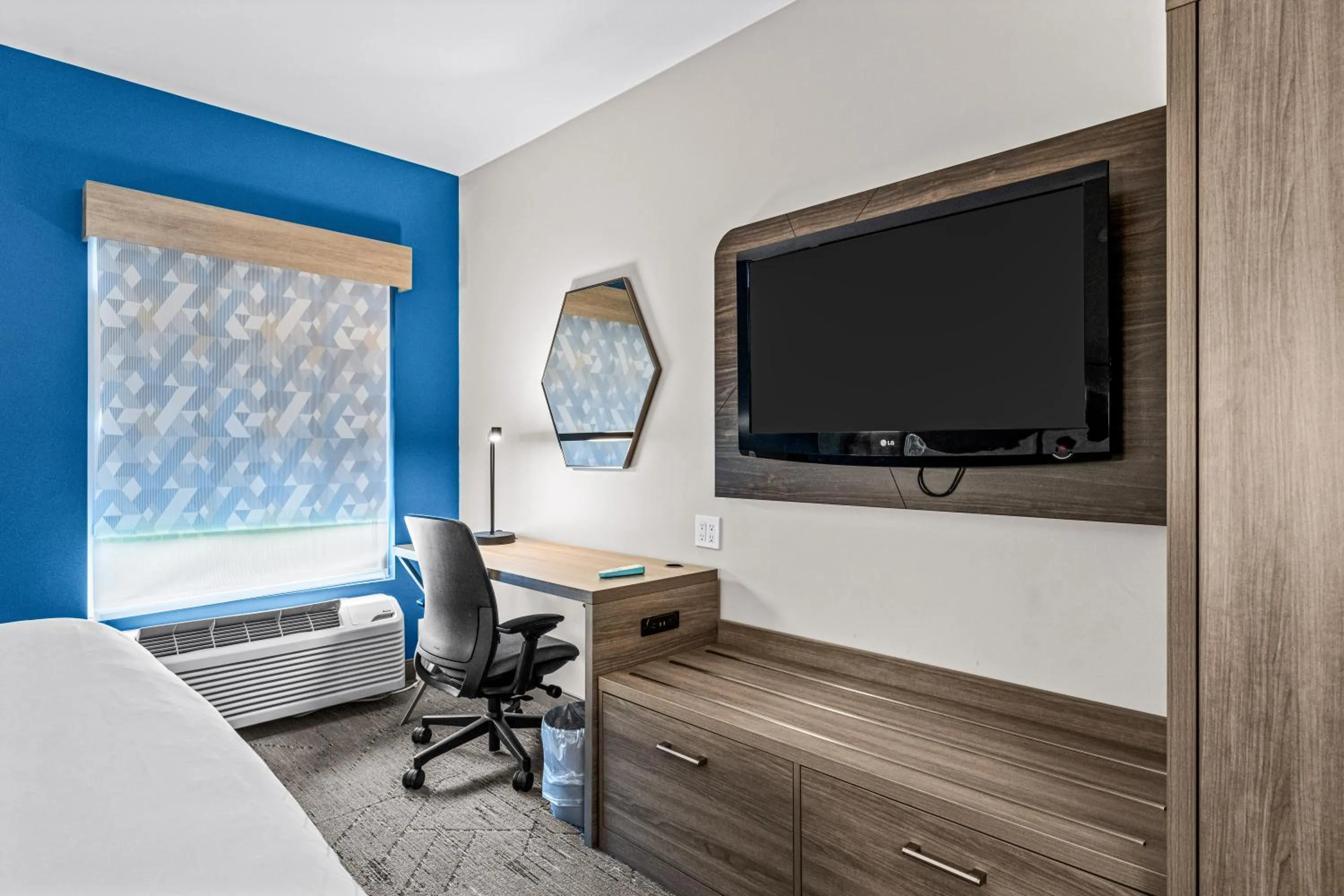 Bed in Holiday Inn Express & Suites Carneys Point - Pennsville by IHG