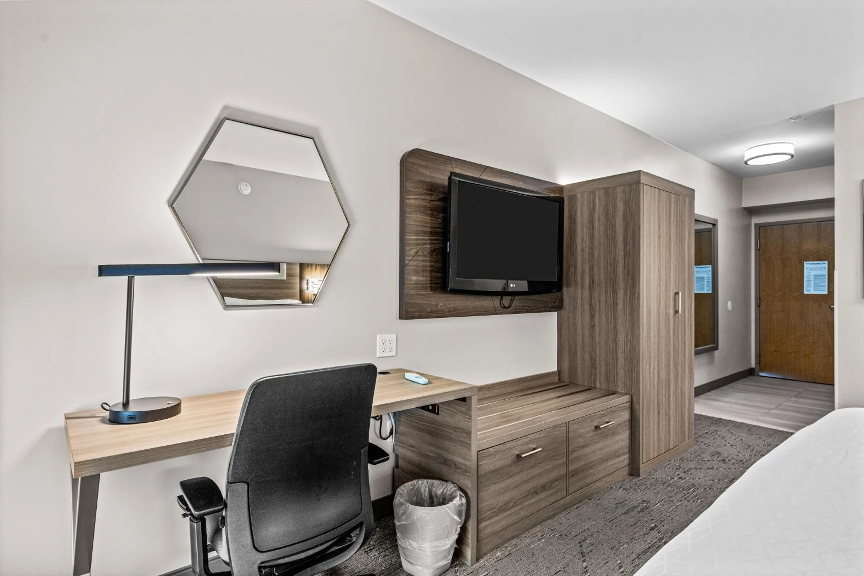 Holiday Inn Express & Suites Carneys Point - Pennsville by IHG