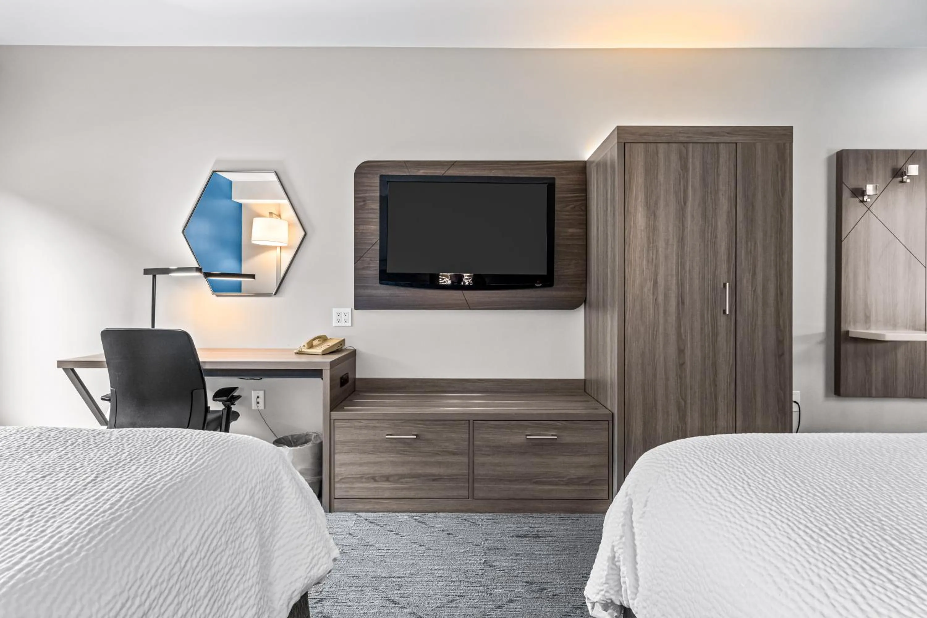 Bed in Holiday Inn Express & Suites Carneys Point - Pennsville by IHG