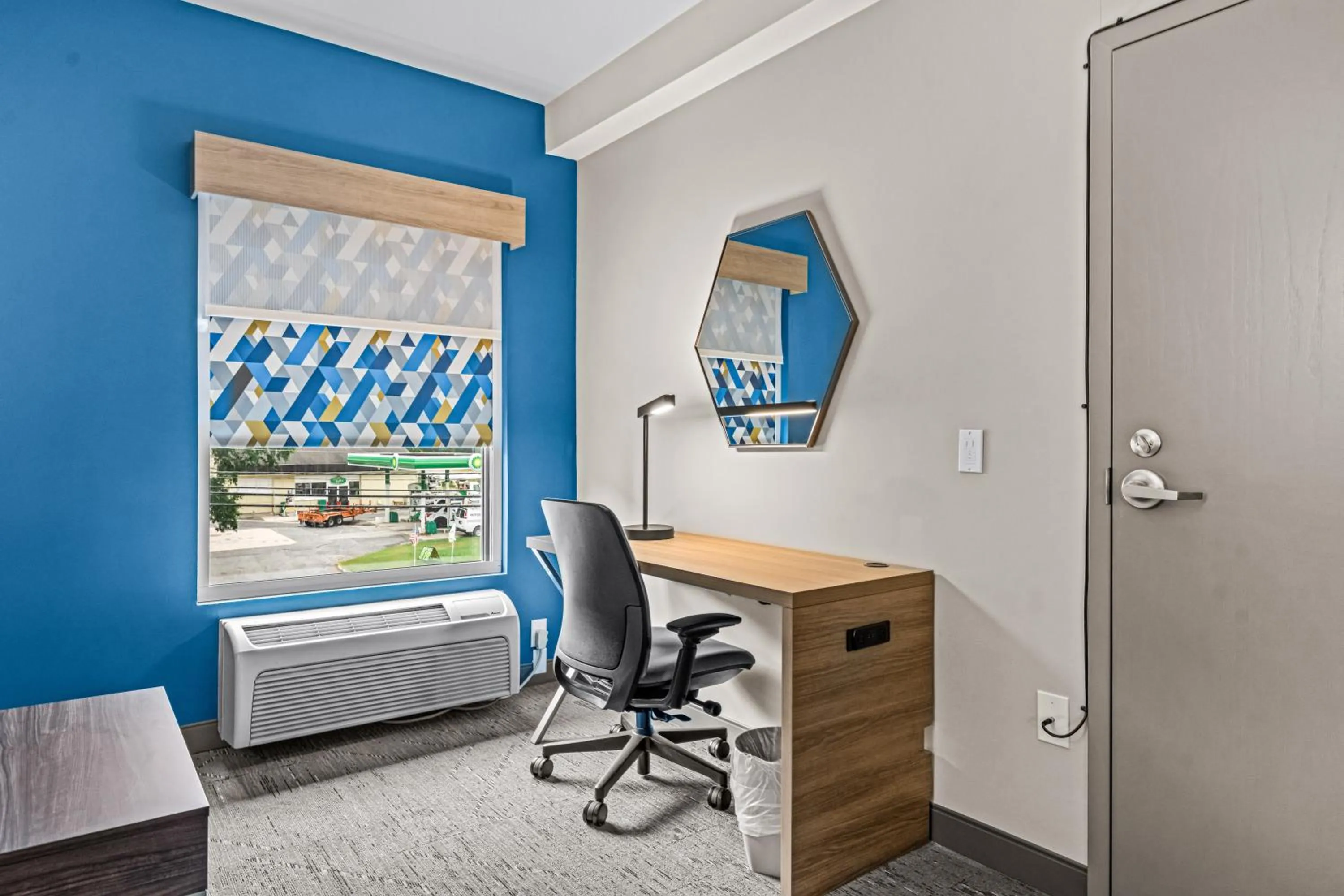 Bed in Holiday Inn Express & Suites Carneys Point - Pennsville by IHG