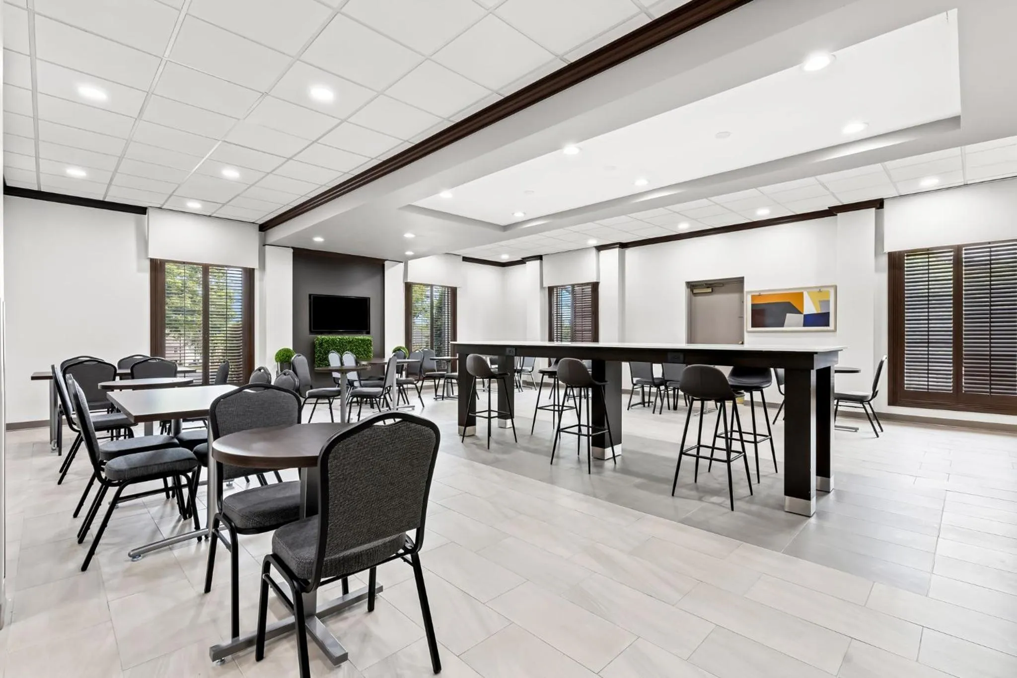 Breakfast in Holiday Inn Express Nashville-Hendersonville by IHG