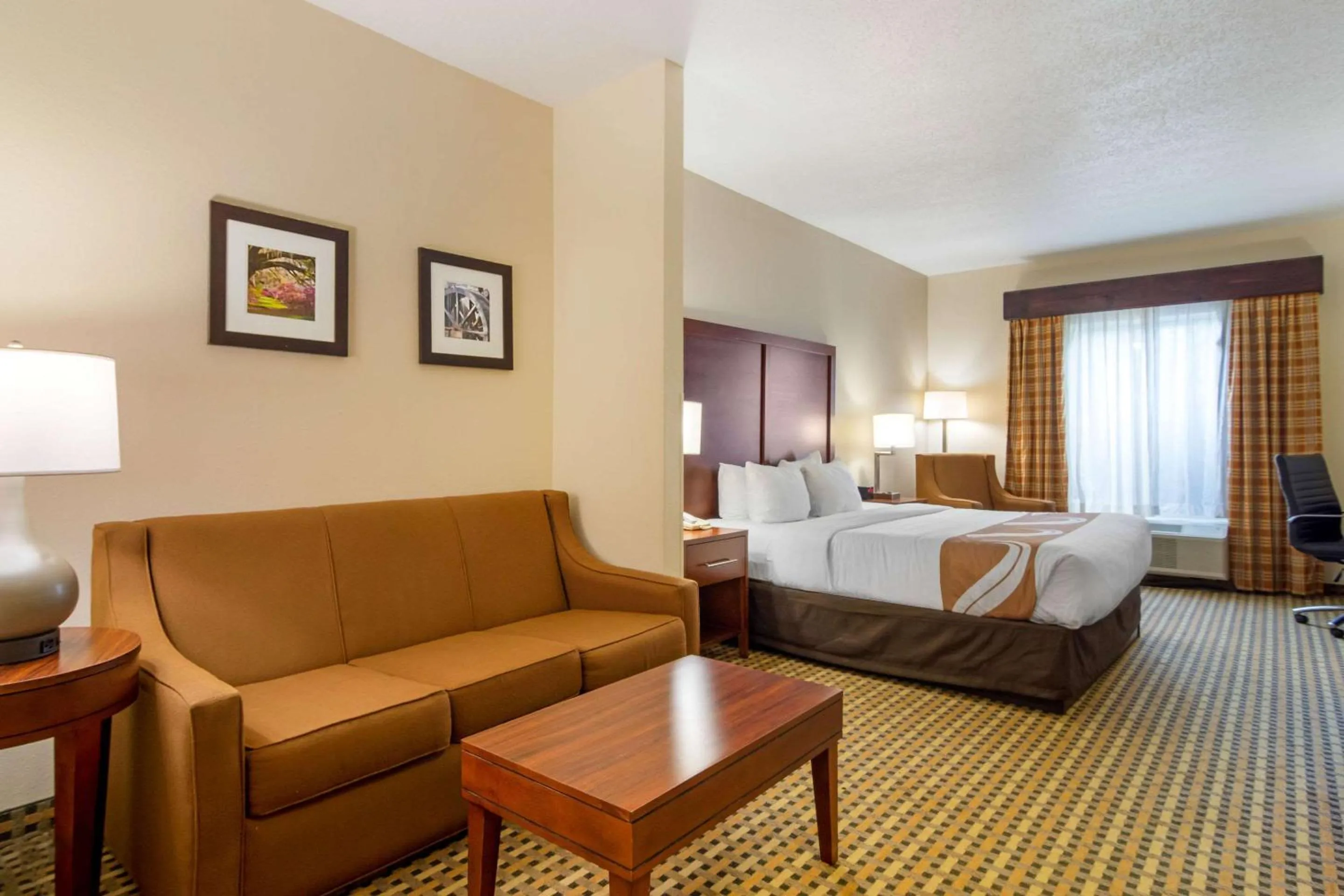 Photo of the whole room, Bed in Quality Inn & Suites Decatur - Atlanta East