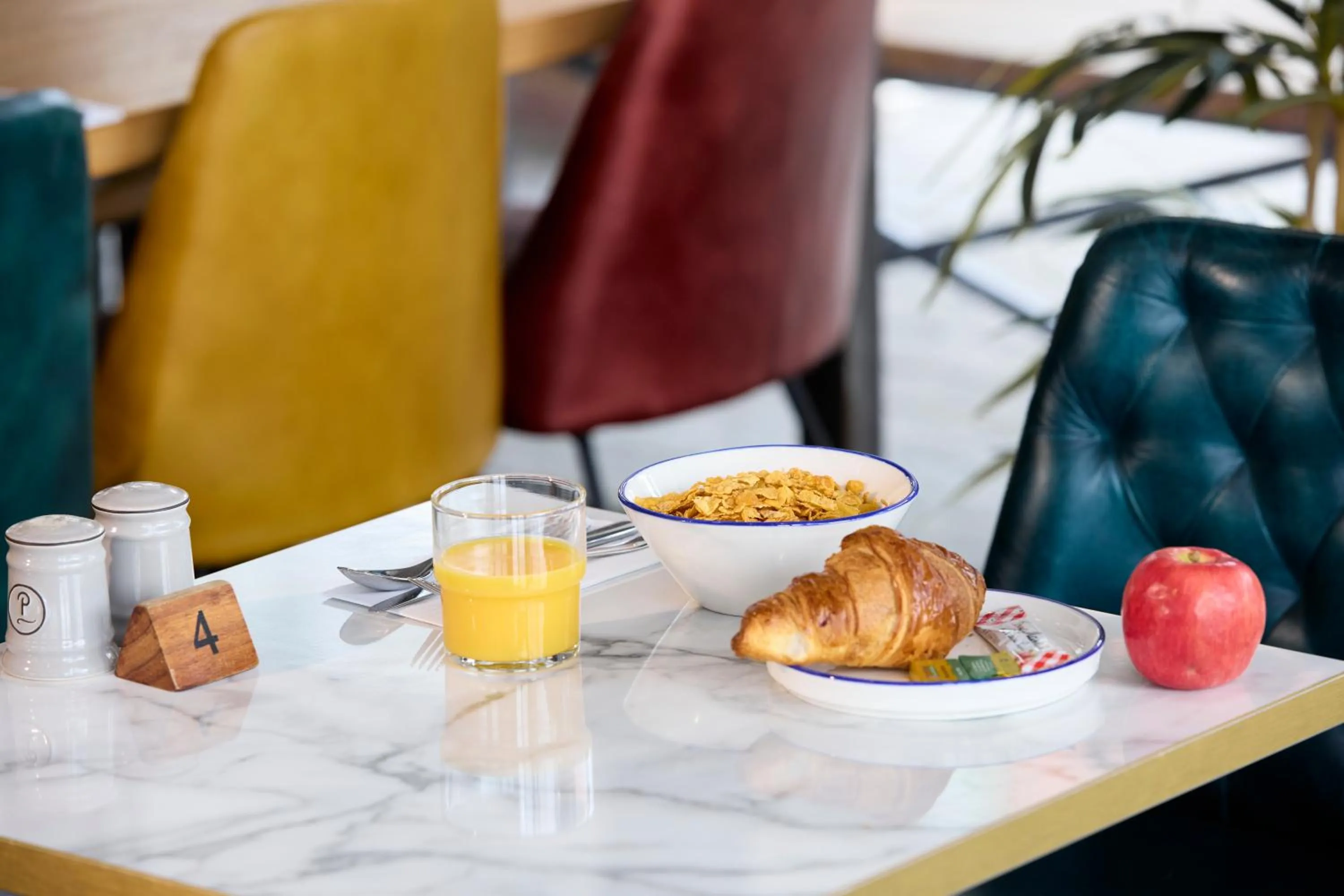 Restaurant/places to eat in The Lodge Hotel