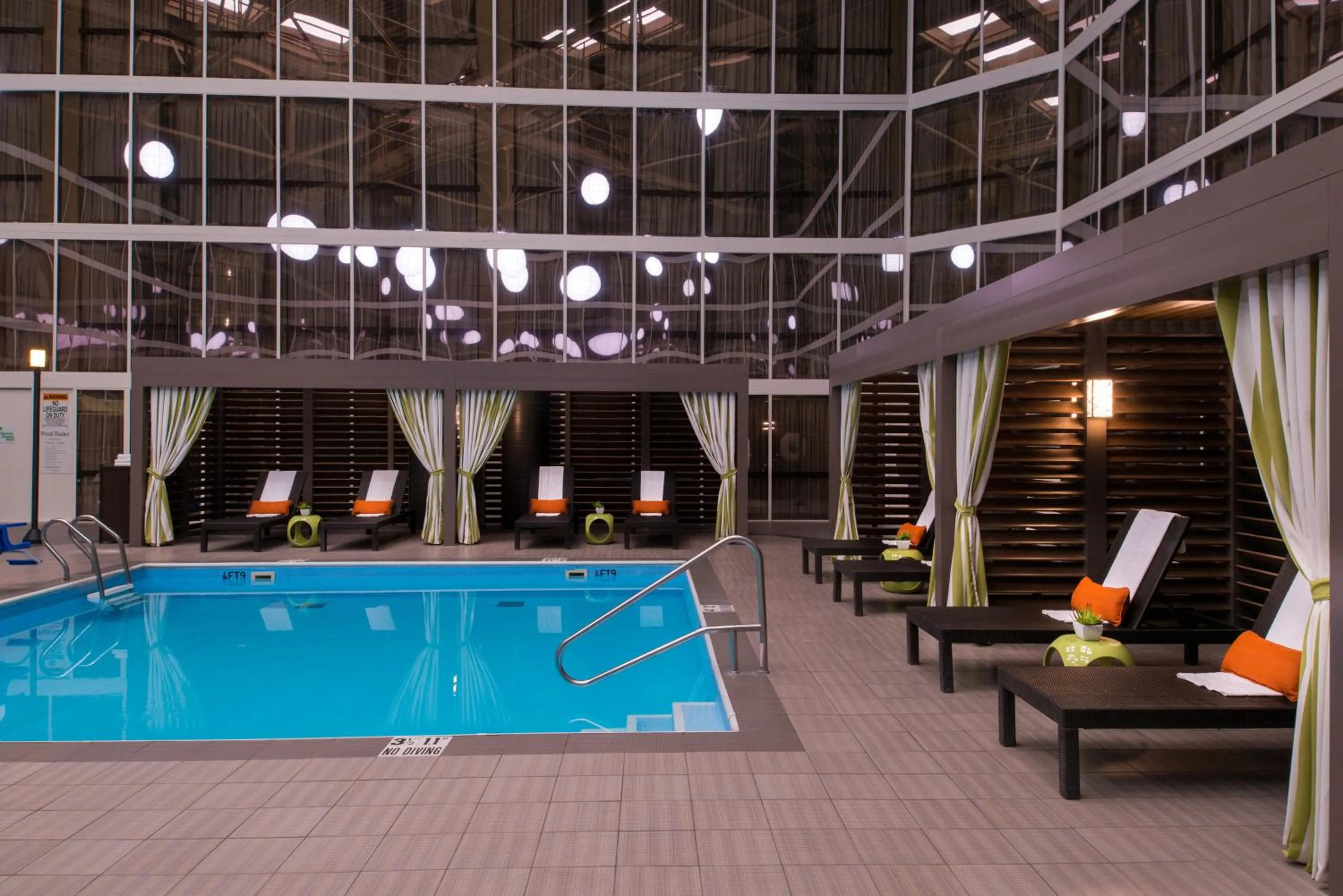 Swimming pool in Radisson Hotel St Louis Downtown Convention Center