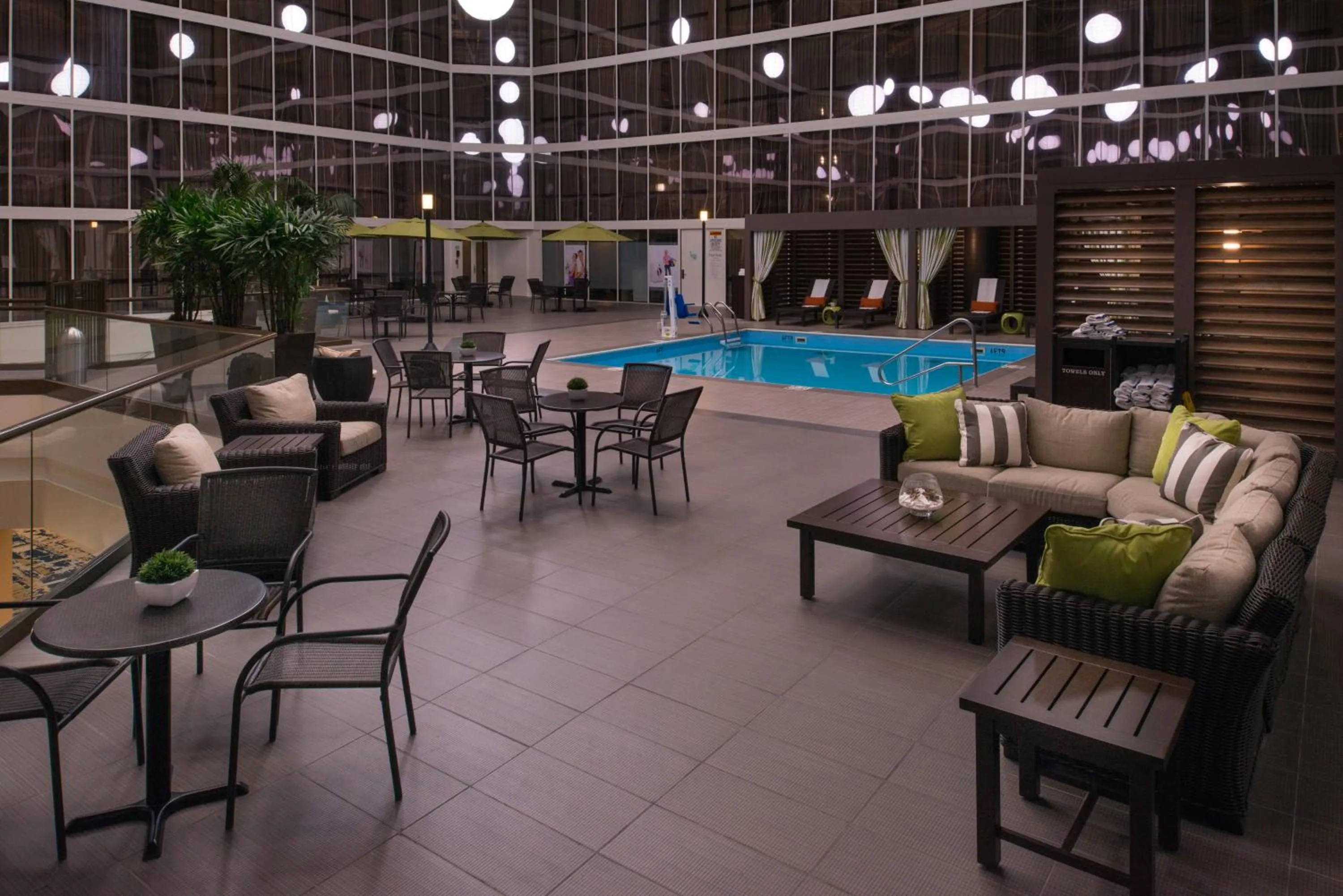 Swimming pool in Radisson Hotel St Louis Downtown Convention Center
