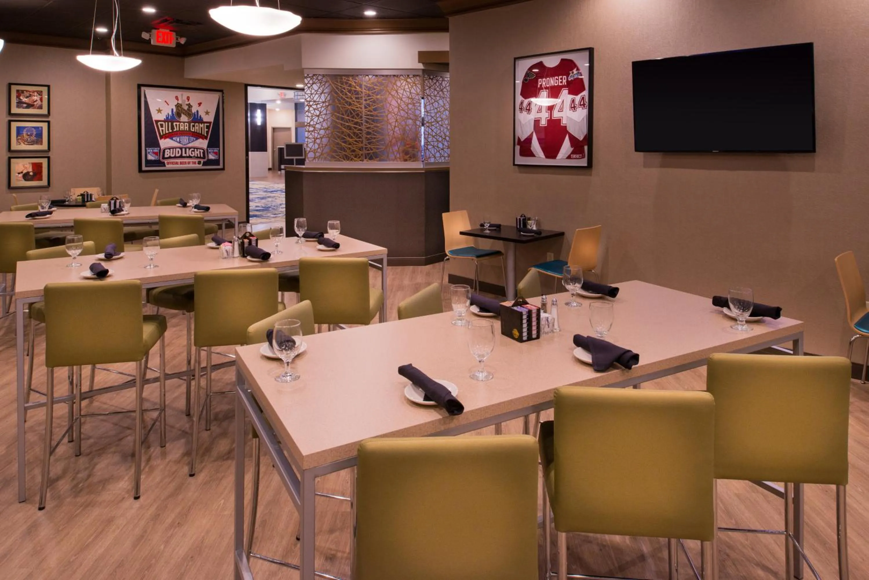 Restaurant/places to eat in Radisson Hotel St Louis Downtown Convention Center