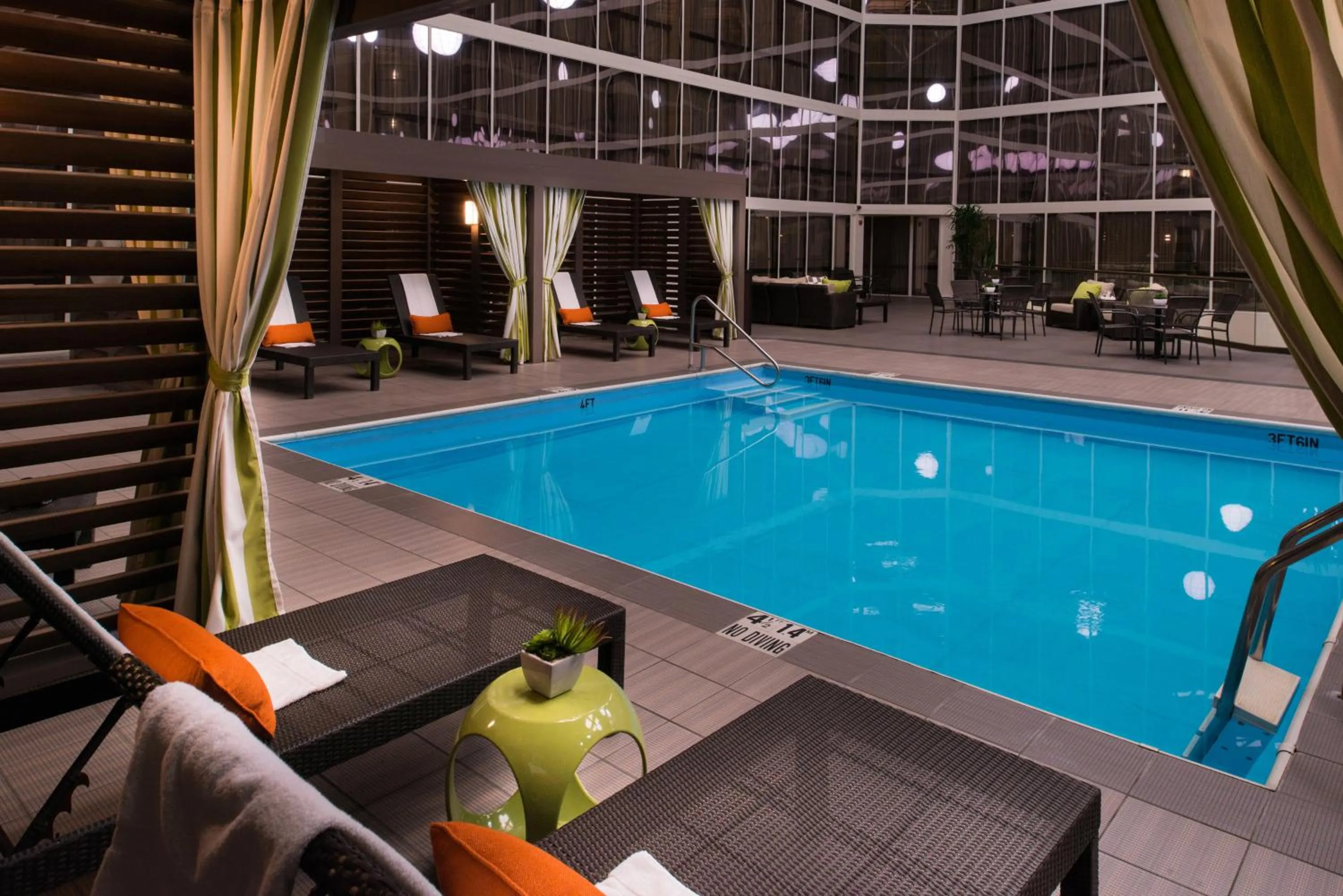 Swimming pool in Radisson Hotel St Louis Downtown Convention Center
