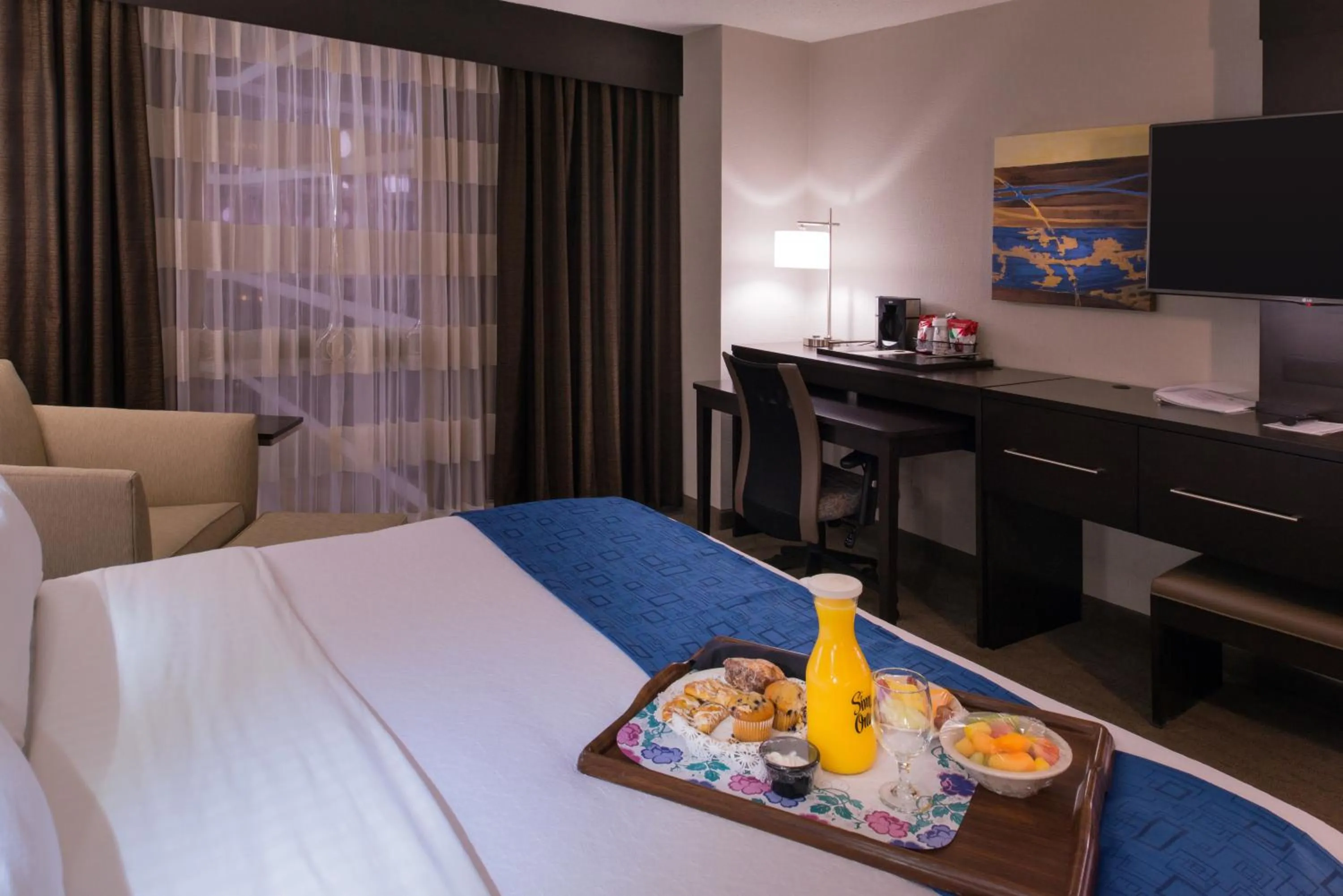 Breakfast, Bed in Radisson Hotel St Louis Downtown Convention Center