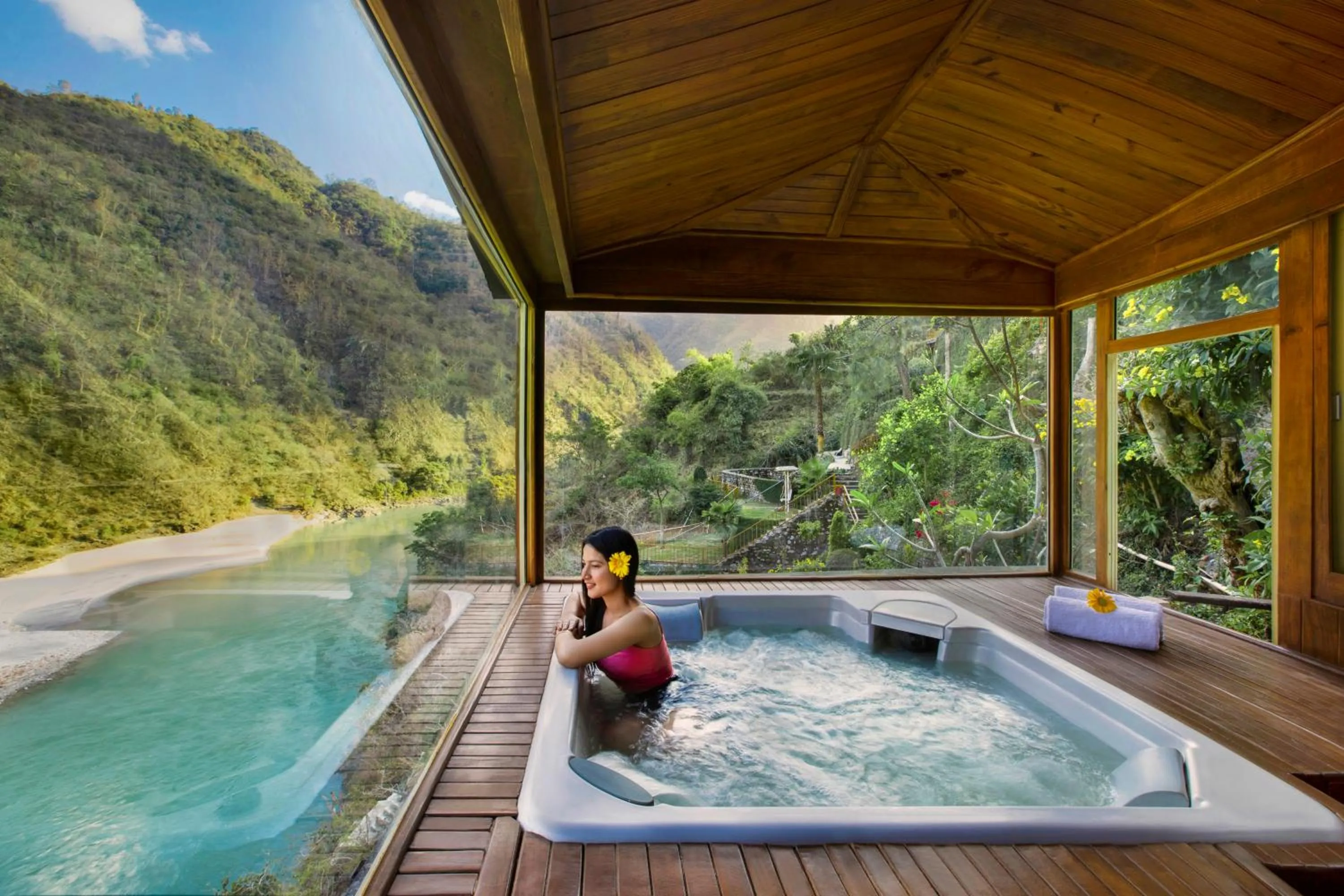 Hot Tub in Raga on the Ganges, Rishikesh