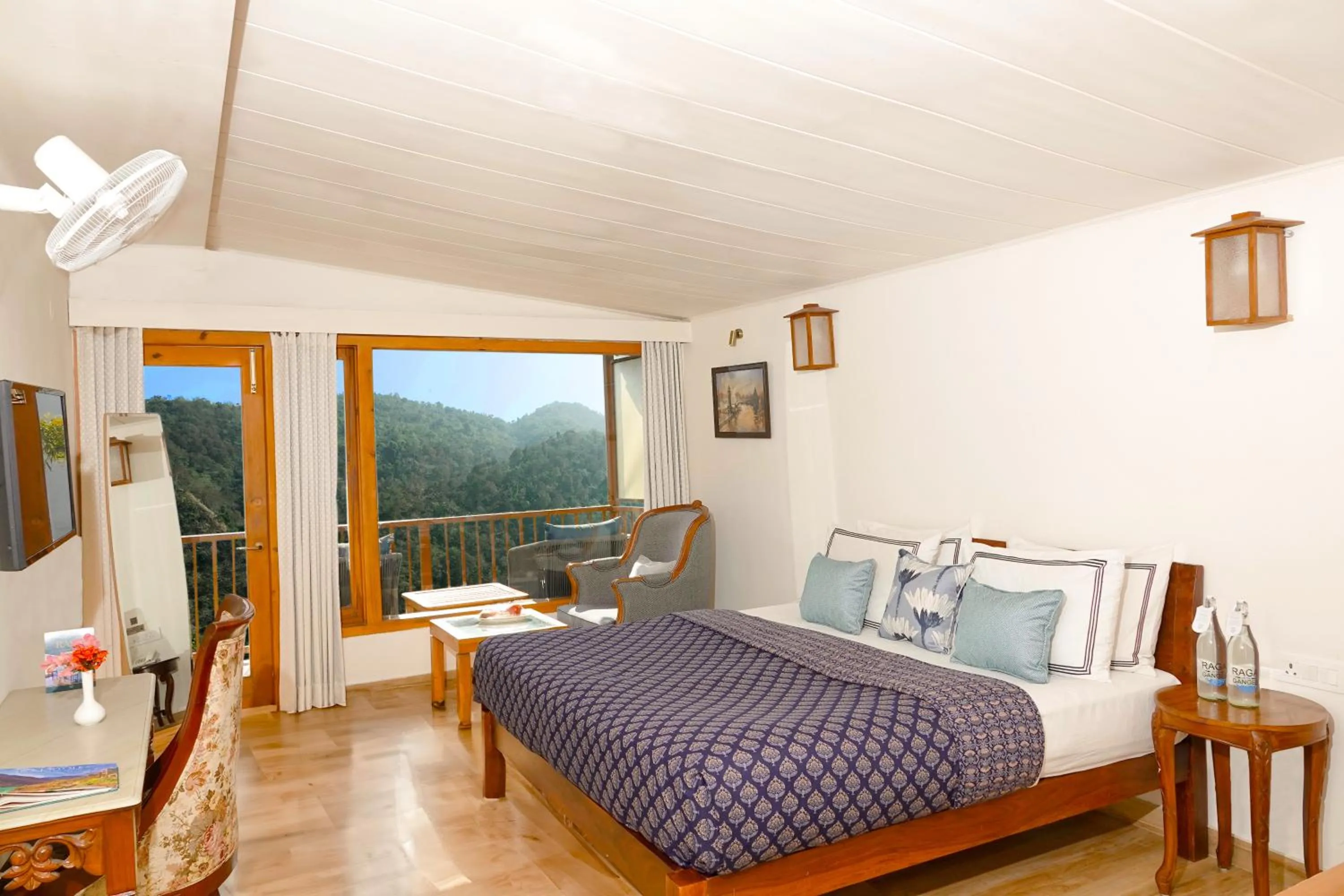 Bed in Raga on the Ganges, Rishikesh