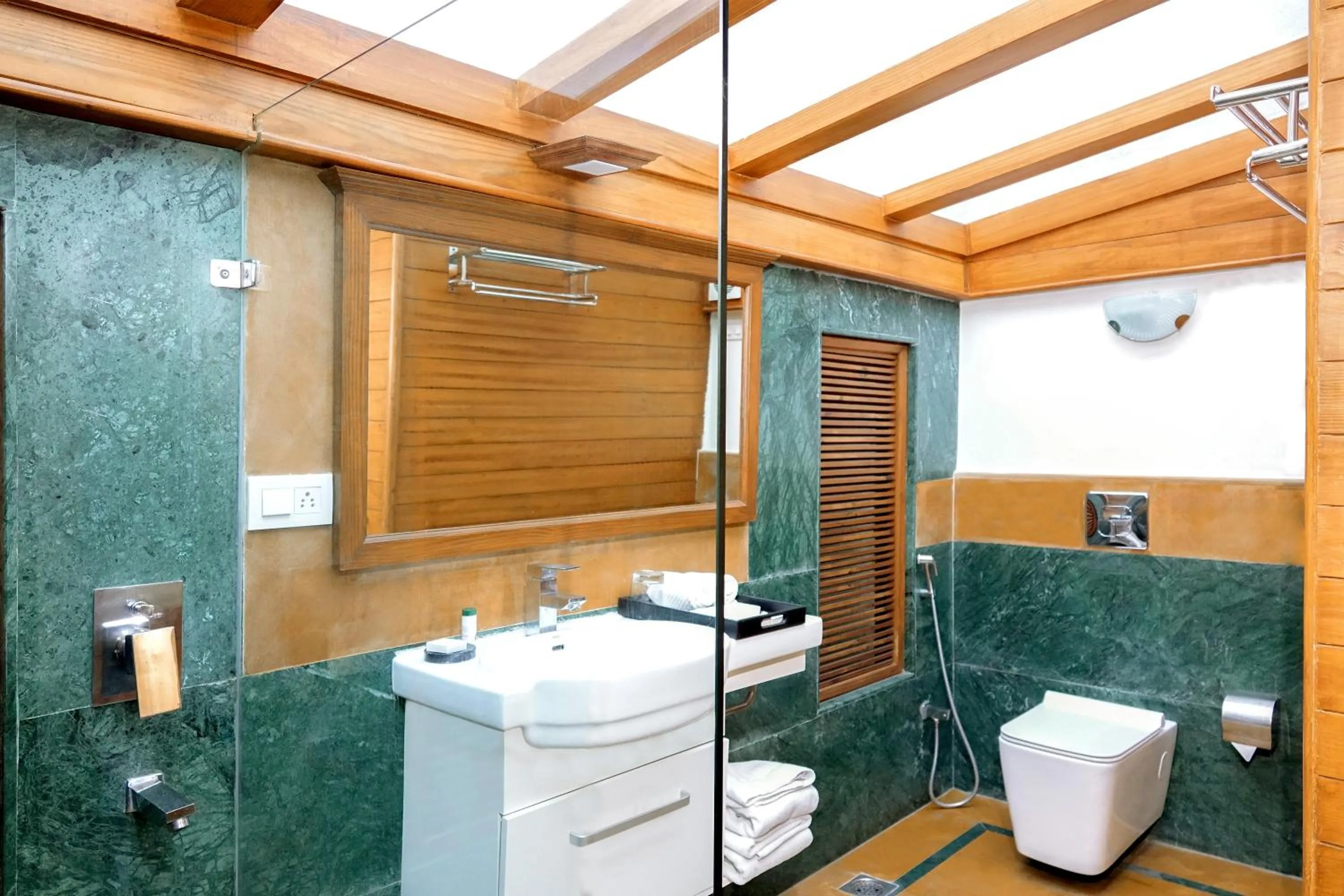 Raga on the Ganges, Rishikesh