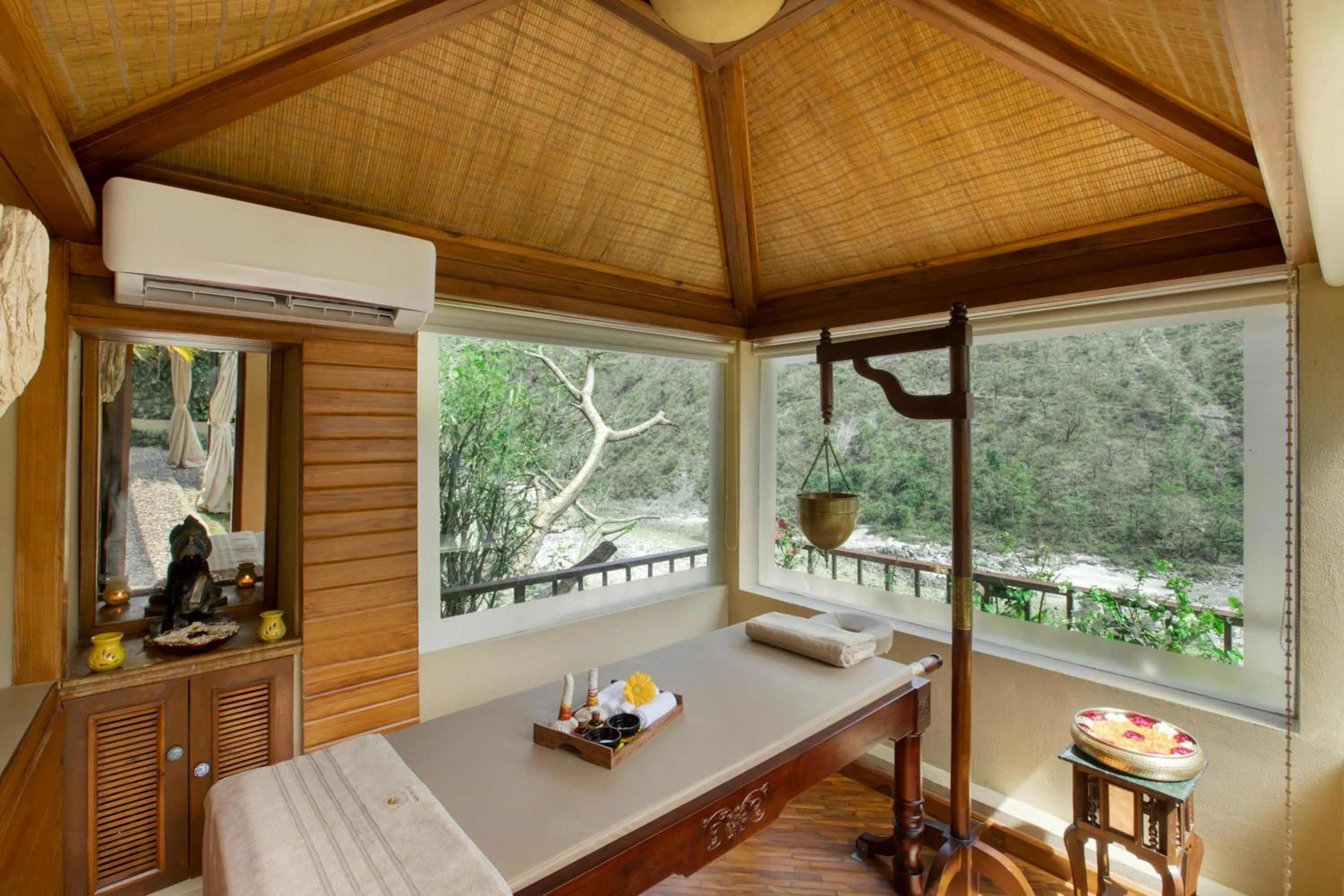 Massage in Raga on the Ganges, Rishikesh