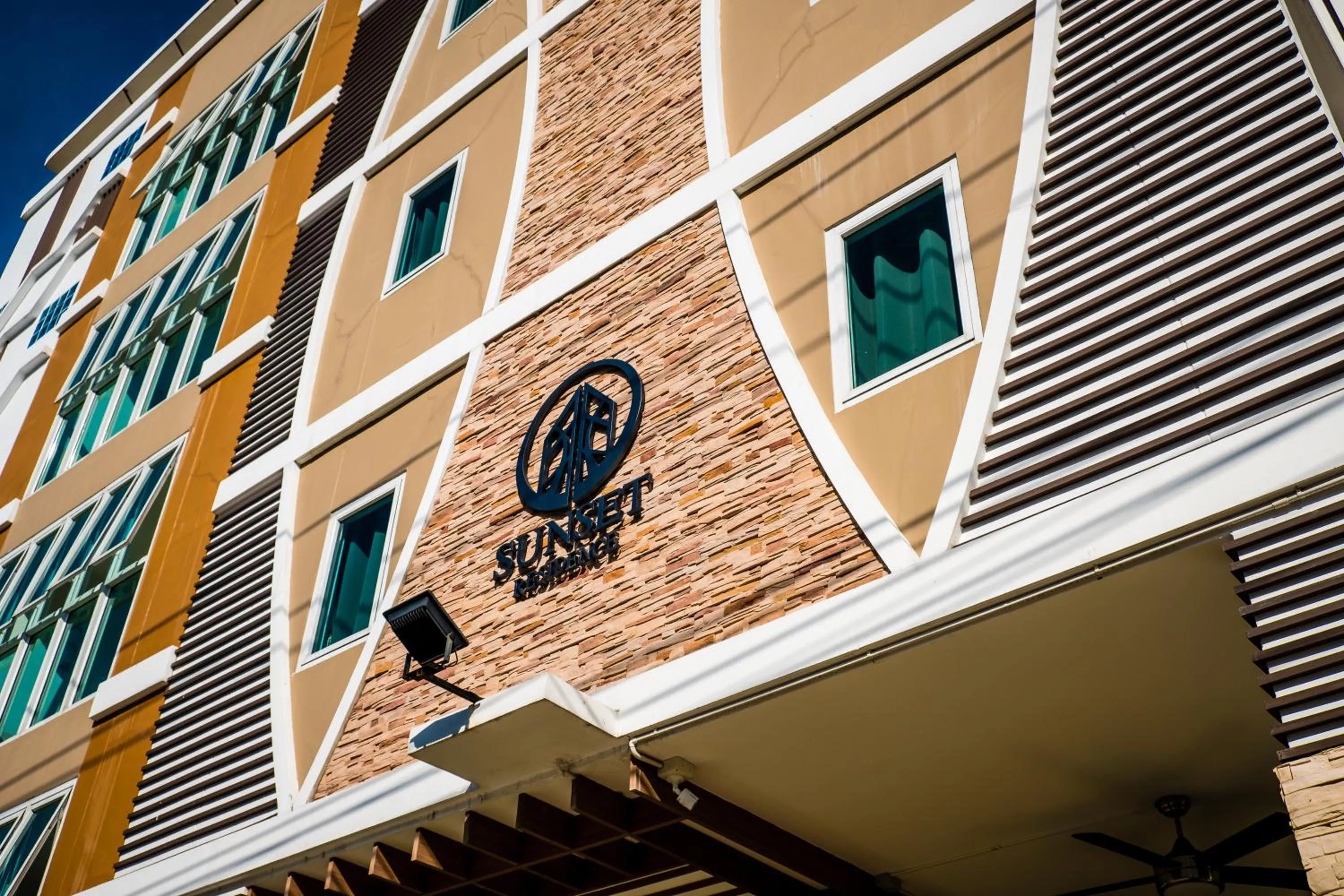 Property building in Sunset Residence Pinklao