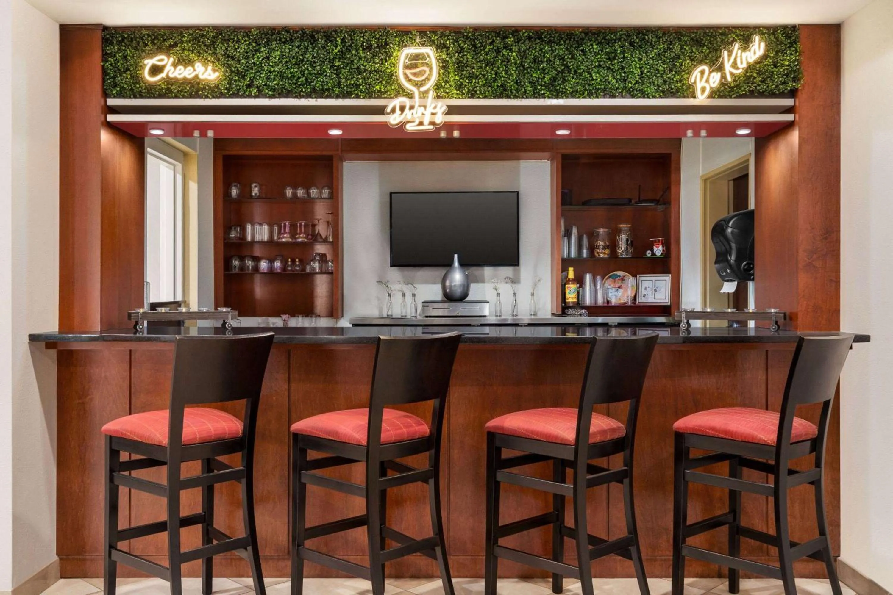 Restaurant/places to eat in Wyndham Garden Duluth