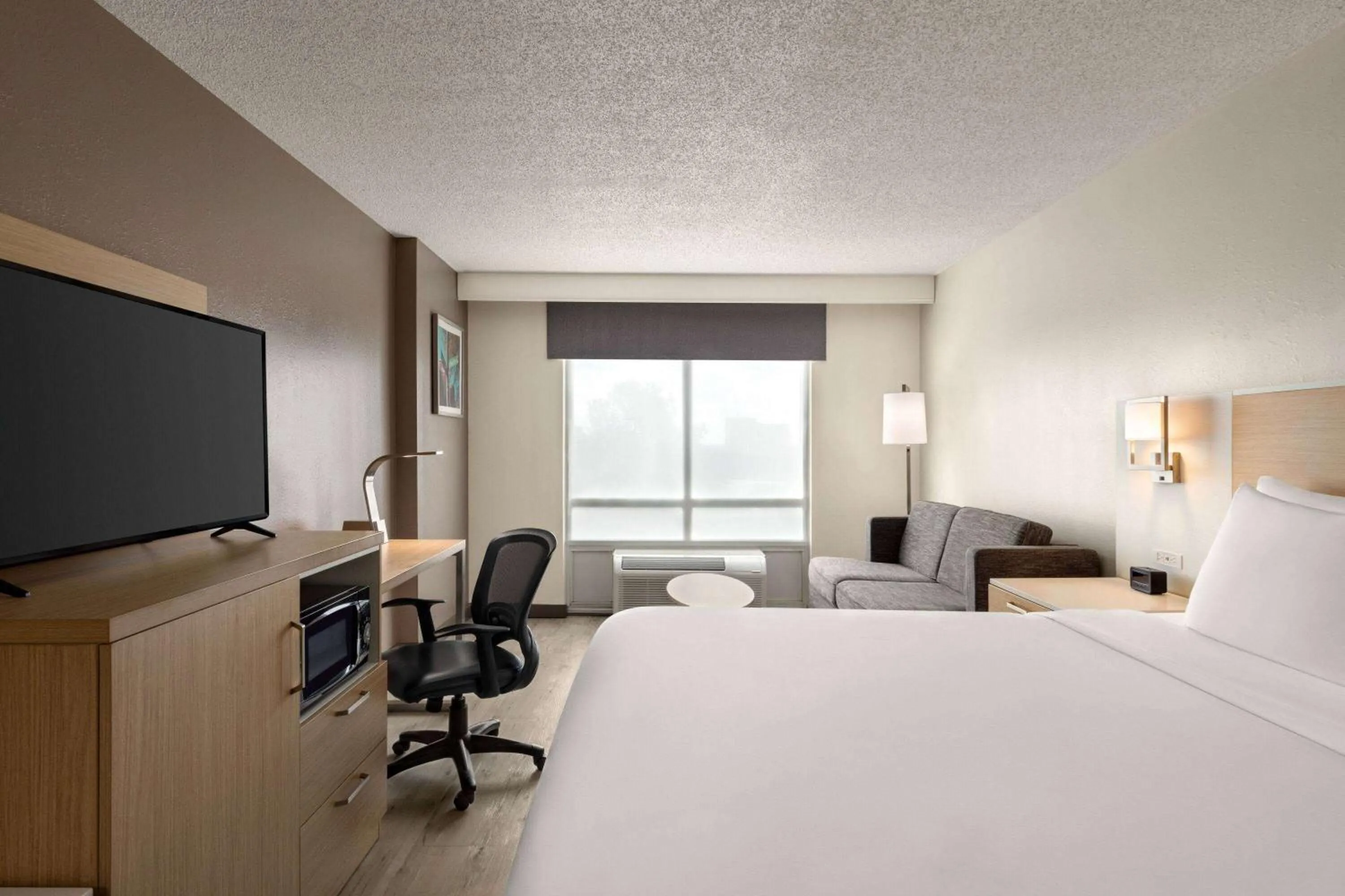 Photo of the whole room, Bed in Wyndham Garden Duluth