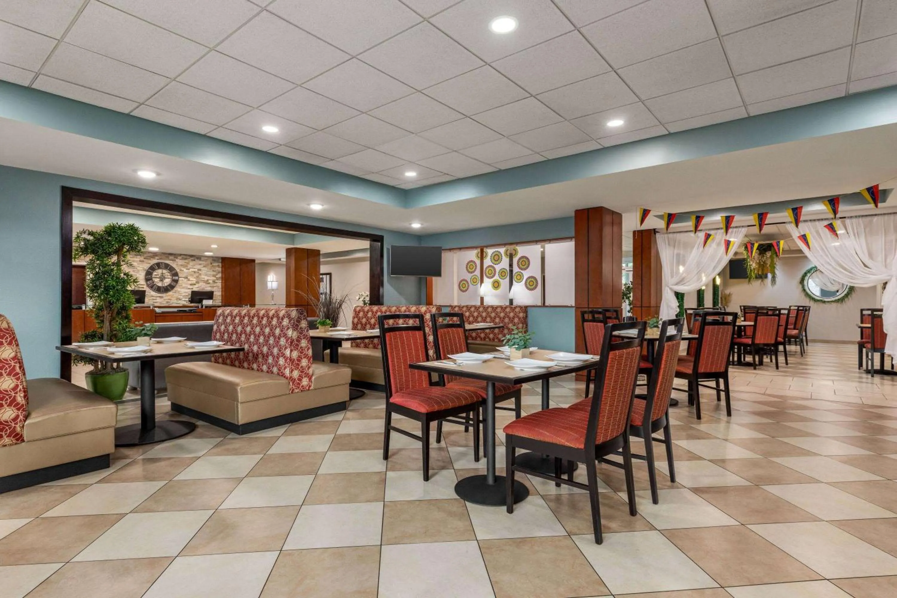 Restaurant/places to eat in Wyndham Garden Duluth