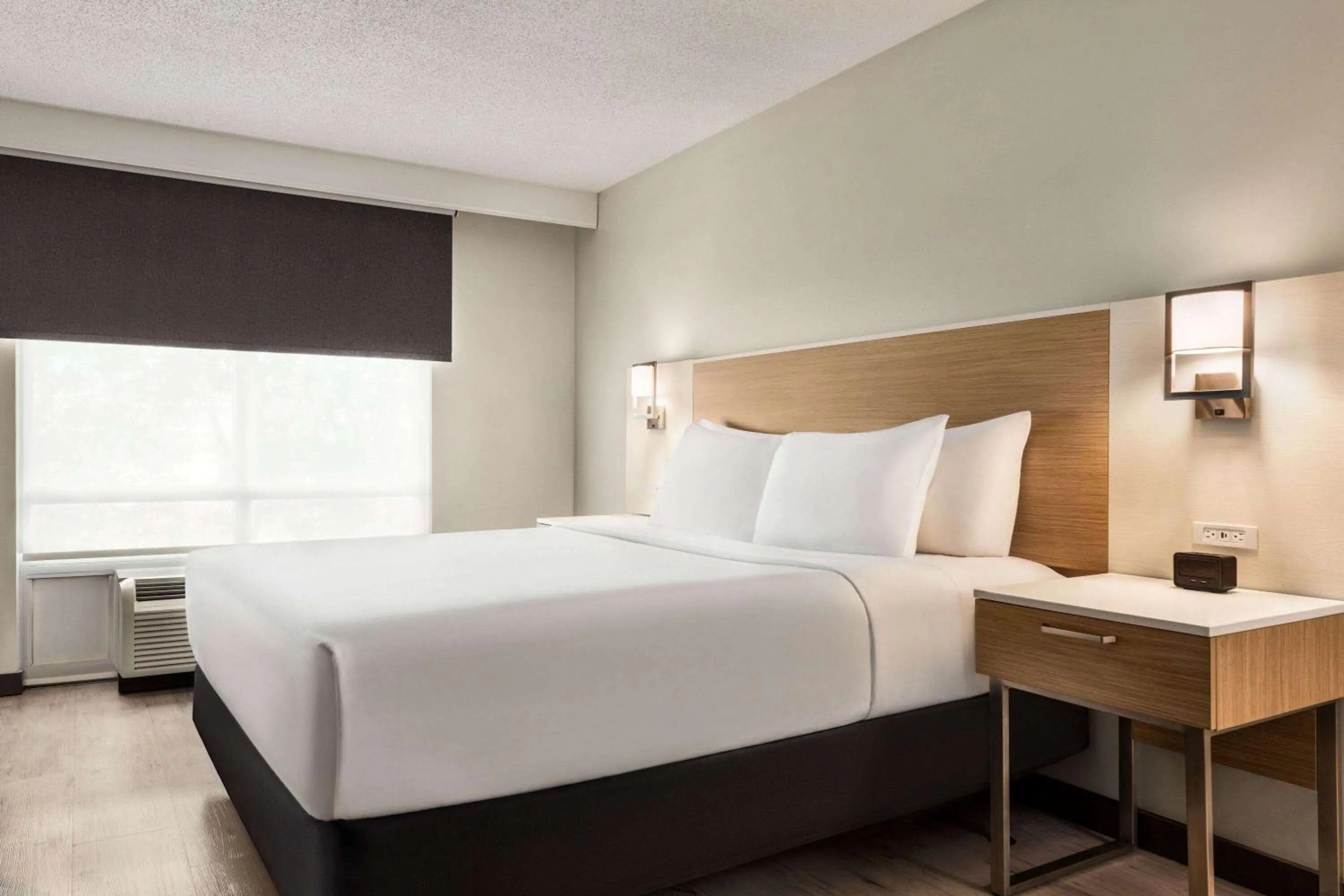 Photo of the whole room, Bed in Wyndham Garden Duluth