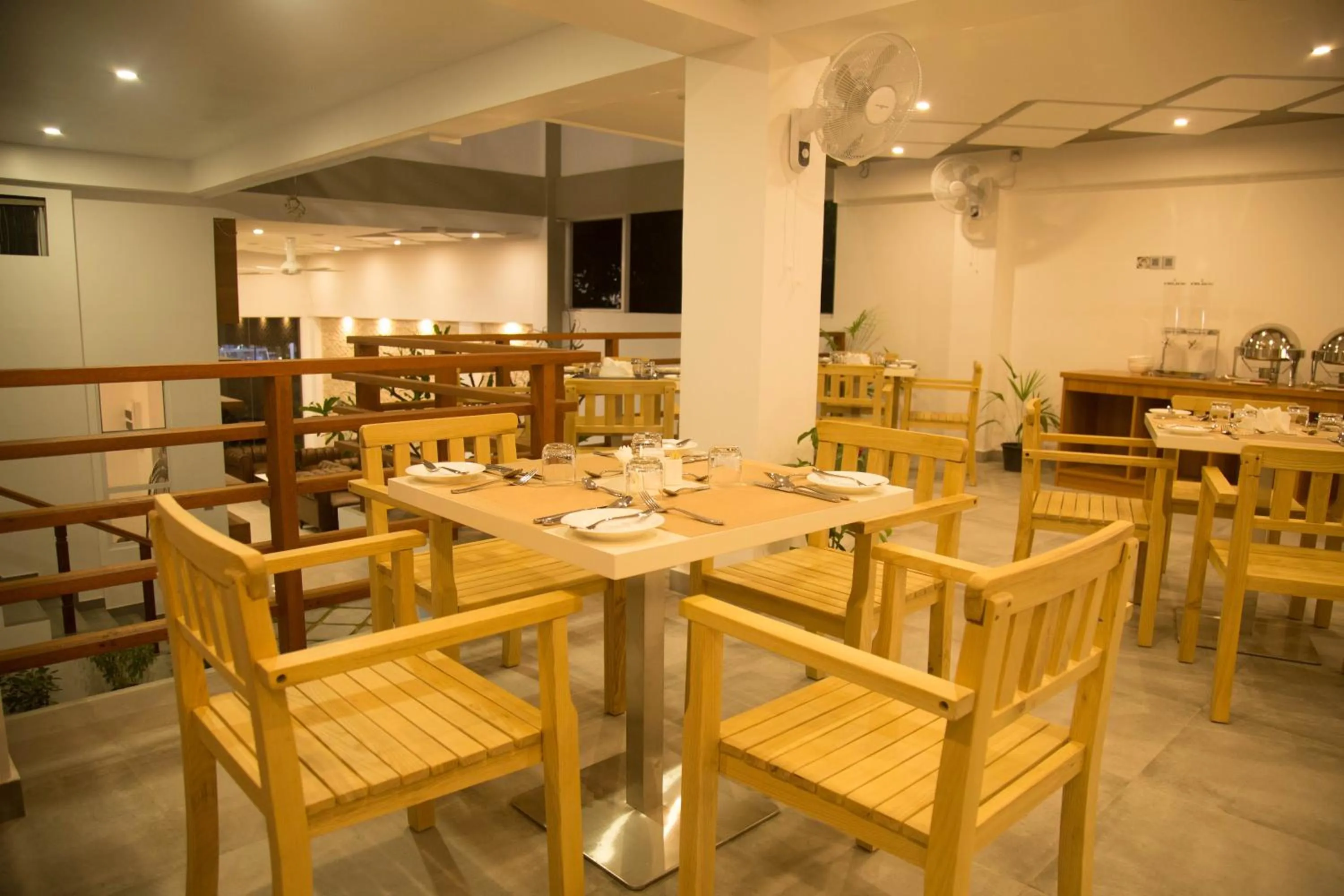 Restaurant/places to eat in Kuredhi Beach Inn