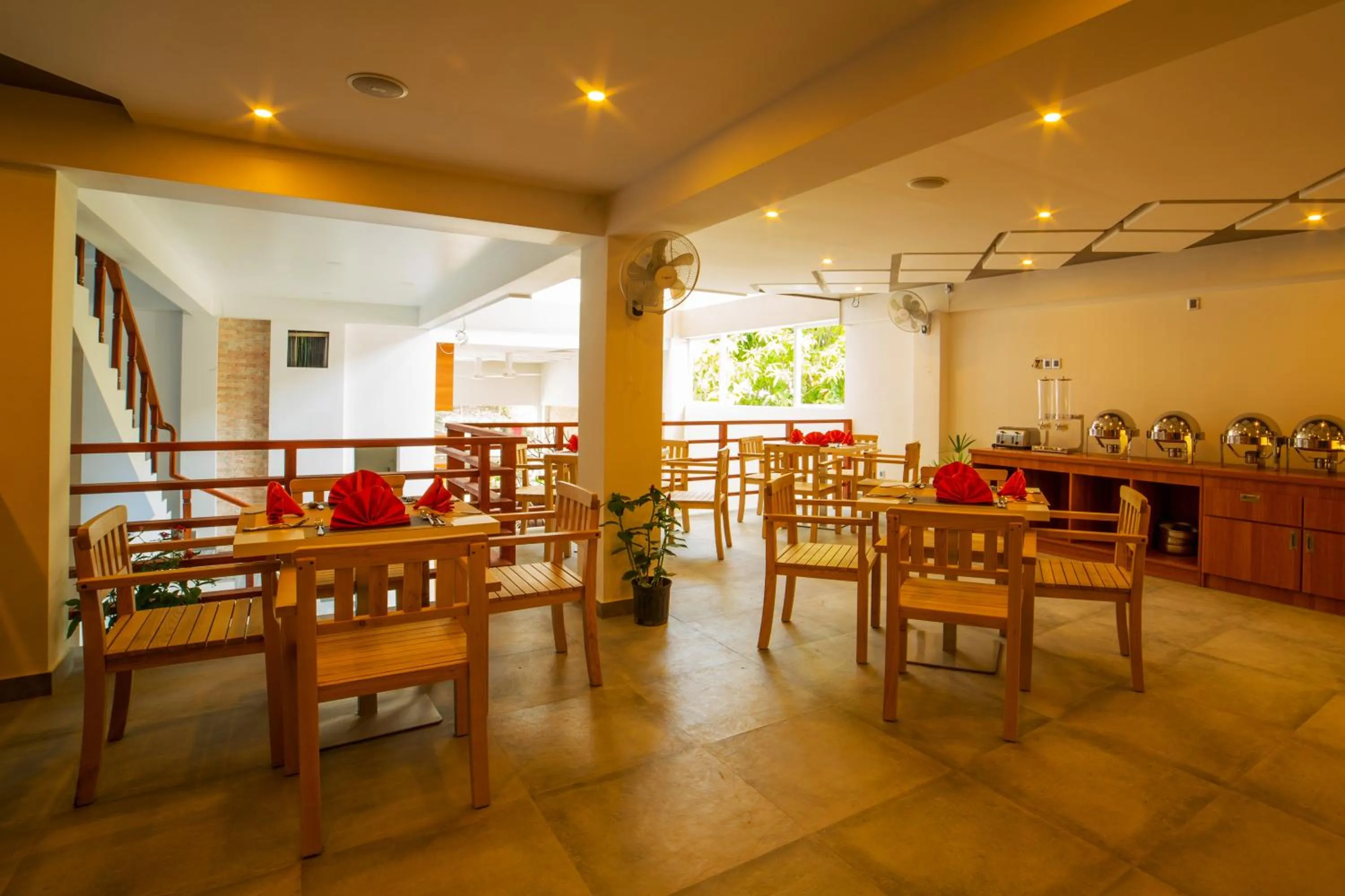 Restaurant/places to eat in Kuredhi Beach Inn