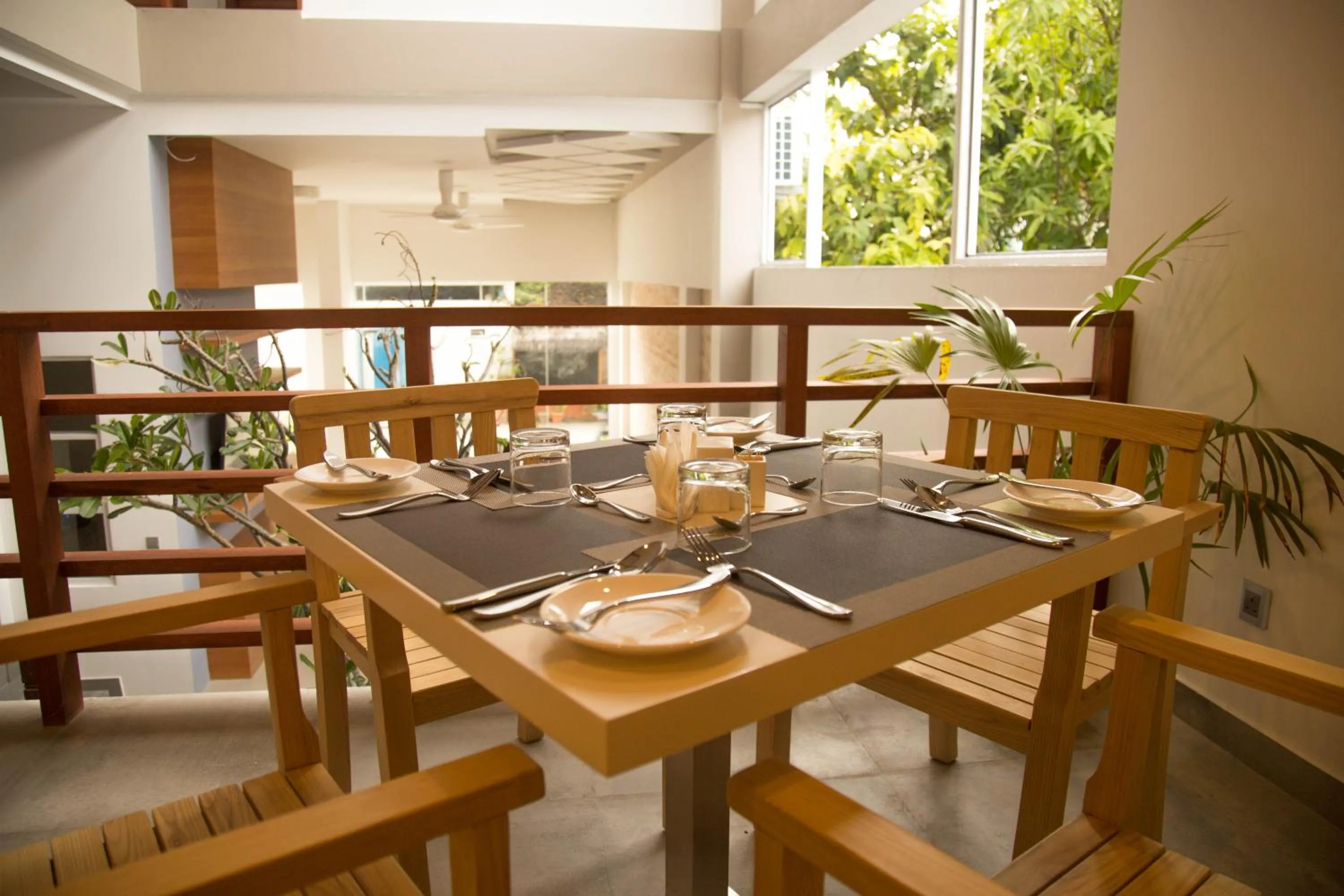 Restaurant/places to eat in Kuredhi Beach Inn